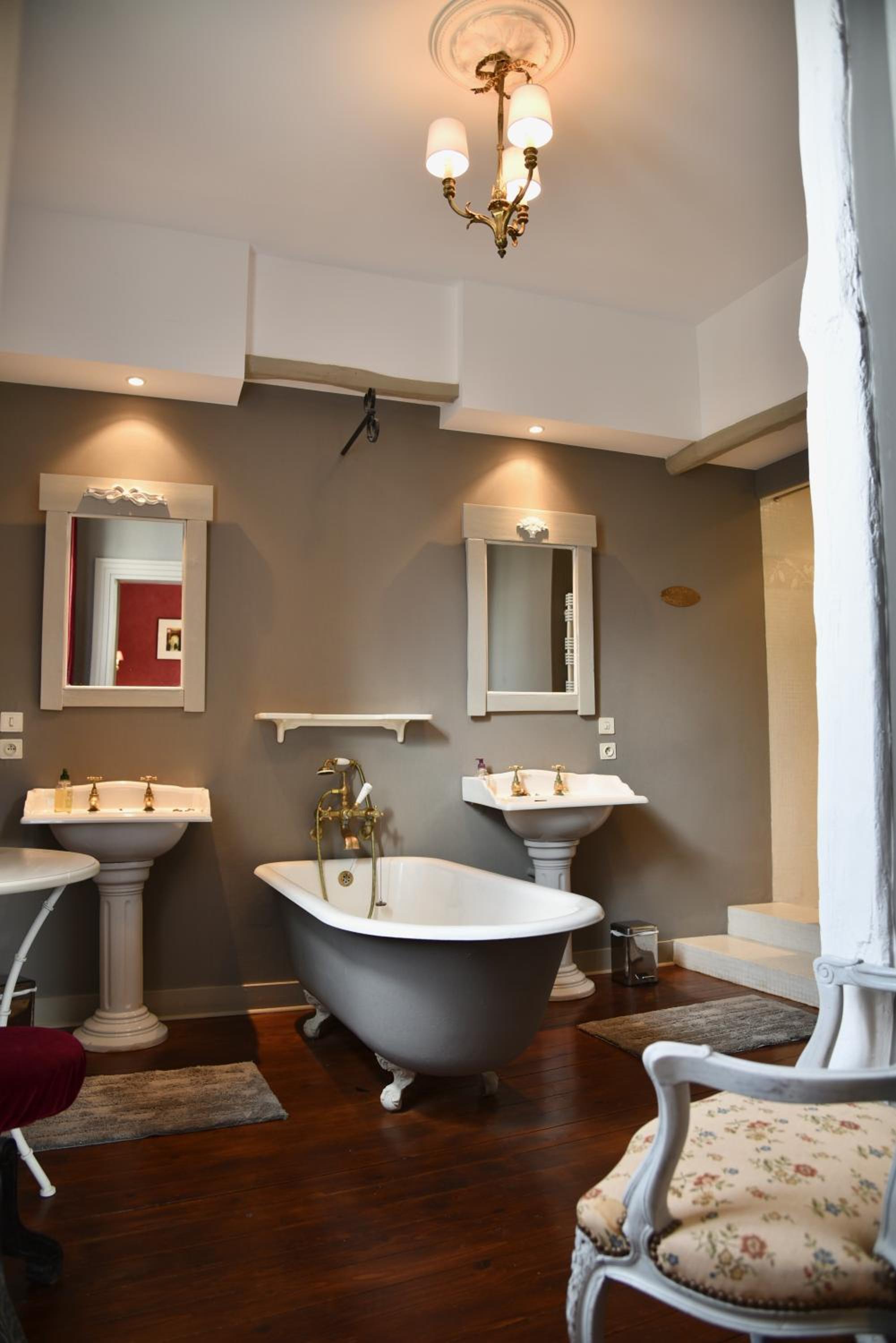 Suite with Garden View - Photo 6