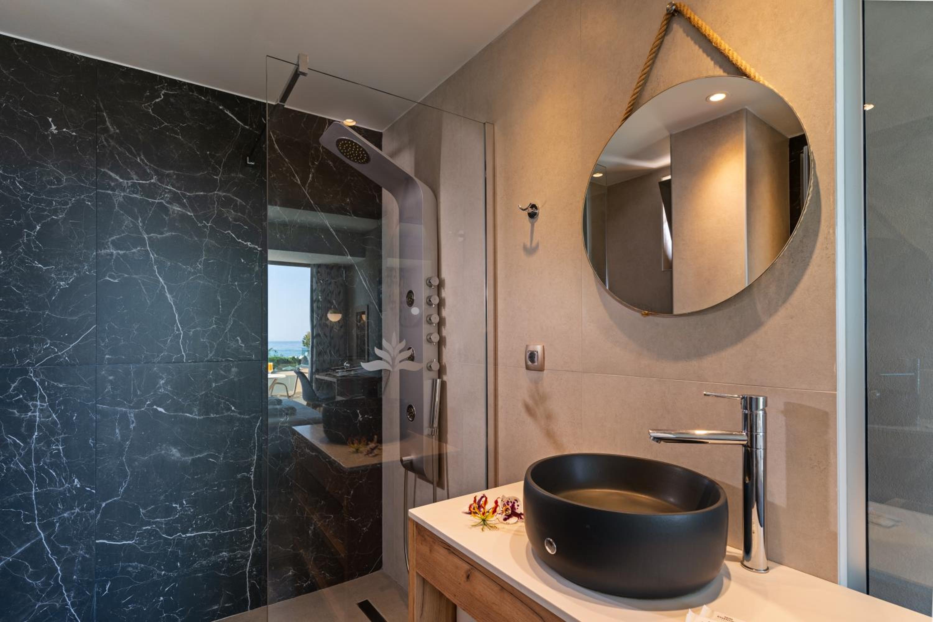 Superior Twin Room - Photo 7