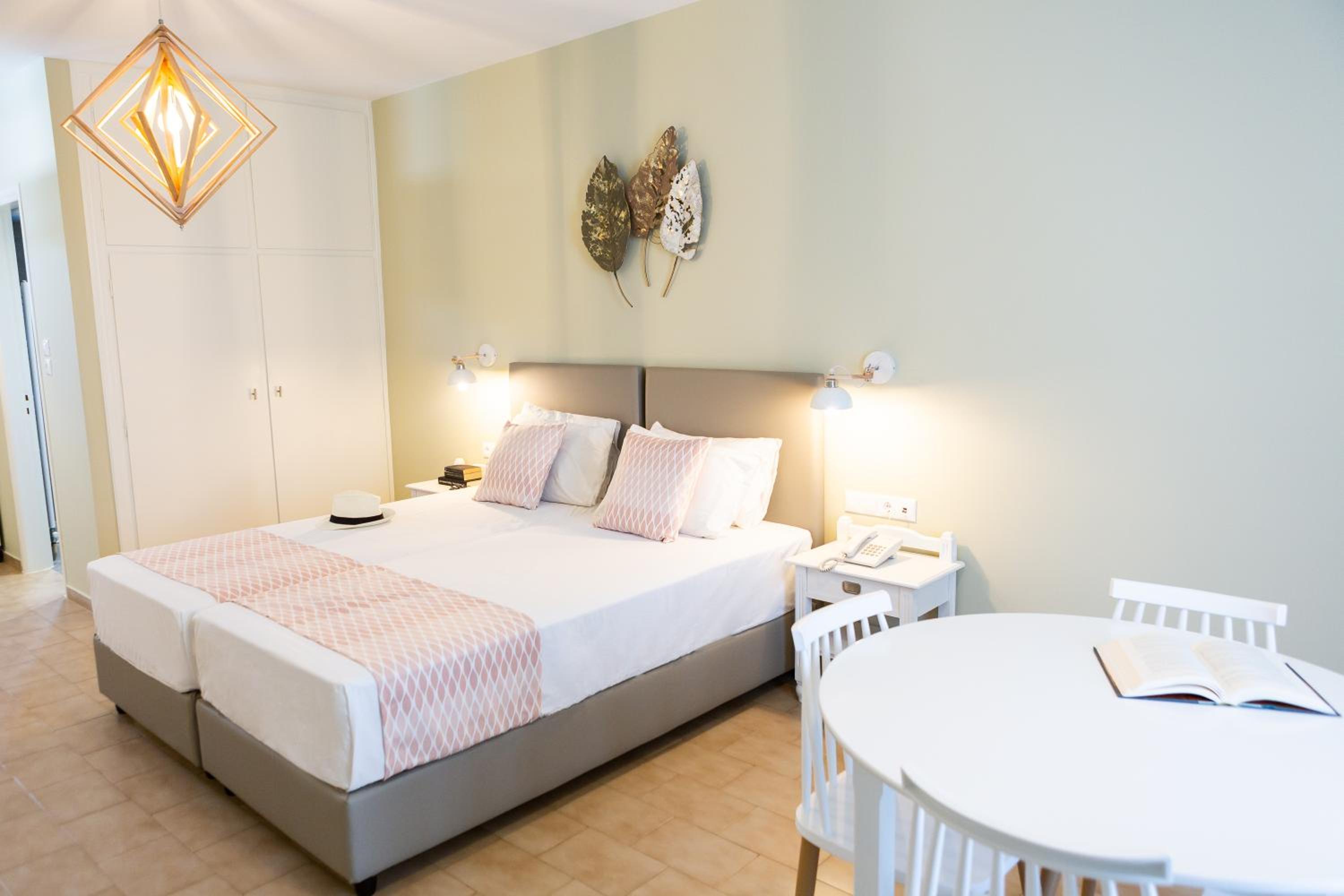 Superior Deluxe Double or Twin Room  photo 1