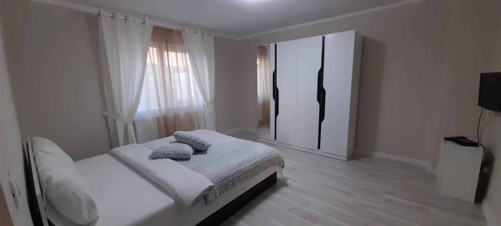 Two-Bedroom House - Photo 3
