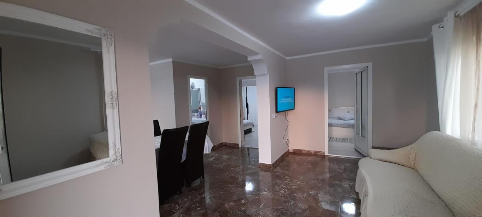 Two-Bedroom House - Photo 5