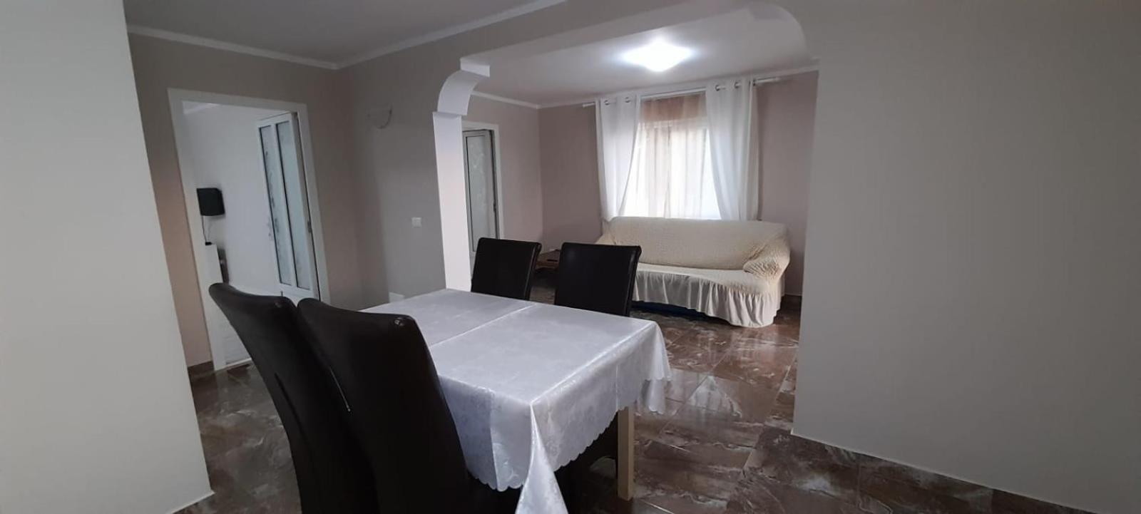Two-Bedroom House - Photo 8