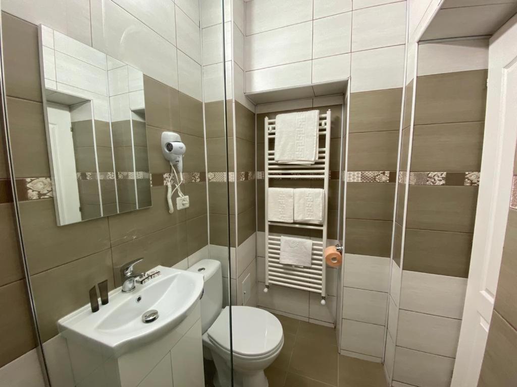 Deluxe King Room - Photo 6