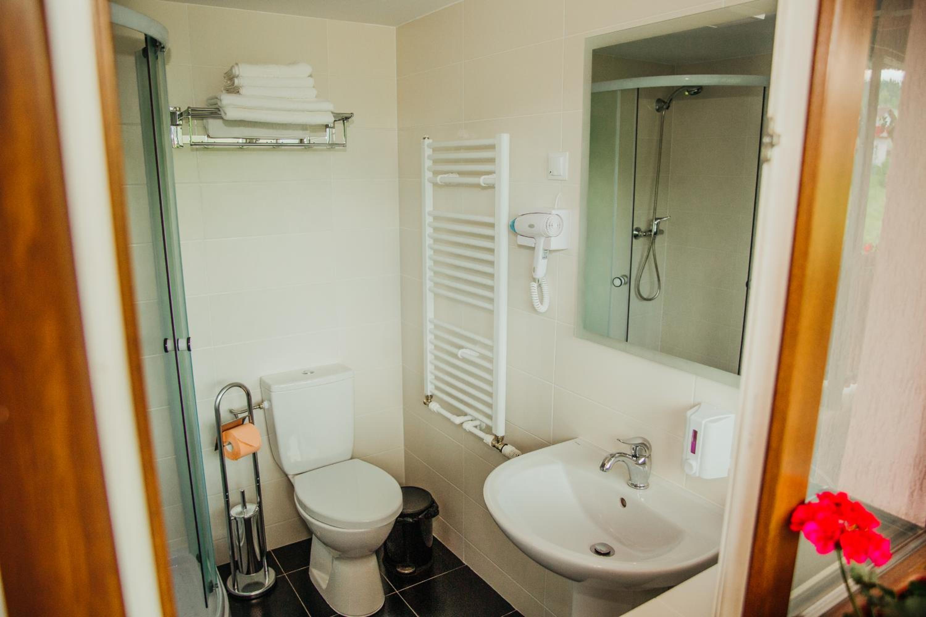 Double or Twin Room with Balcony - Photo 5