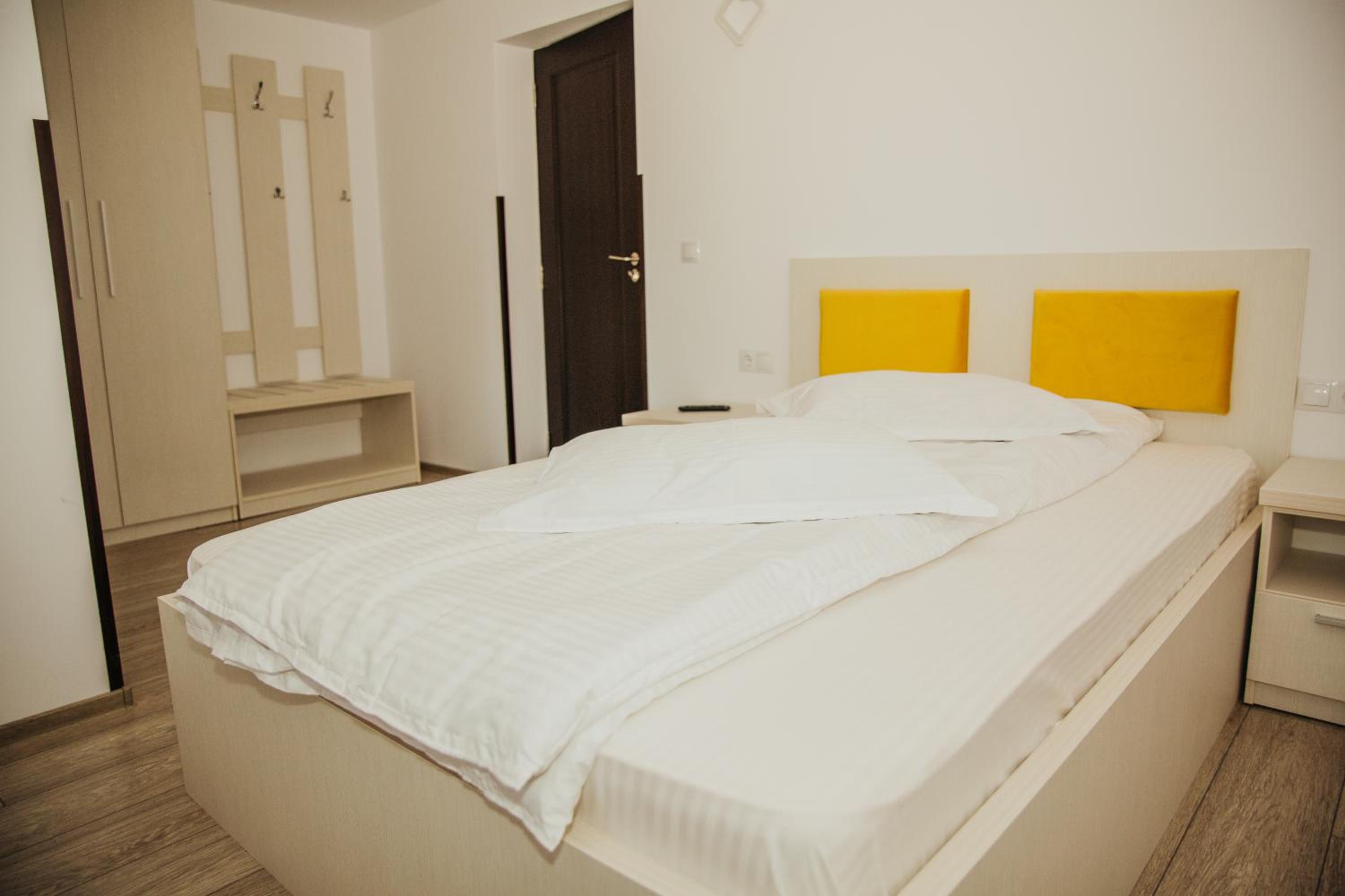 Double Room with Mountain View - Photo 1