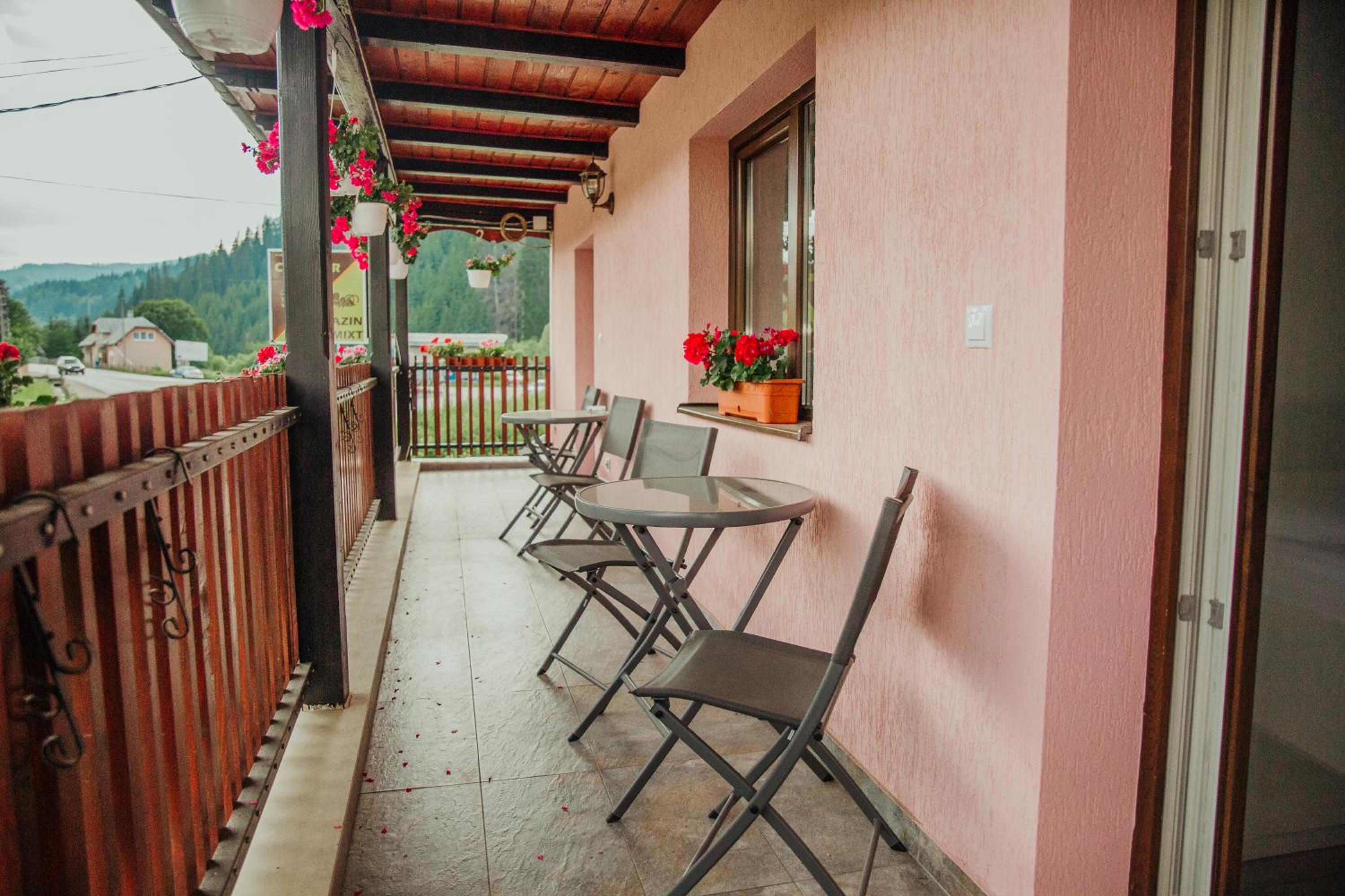 Double or Twin Room with Balcony - Photo 6