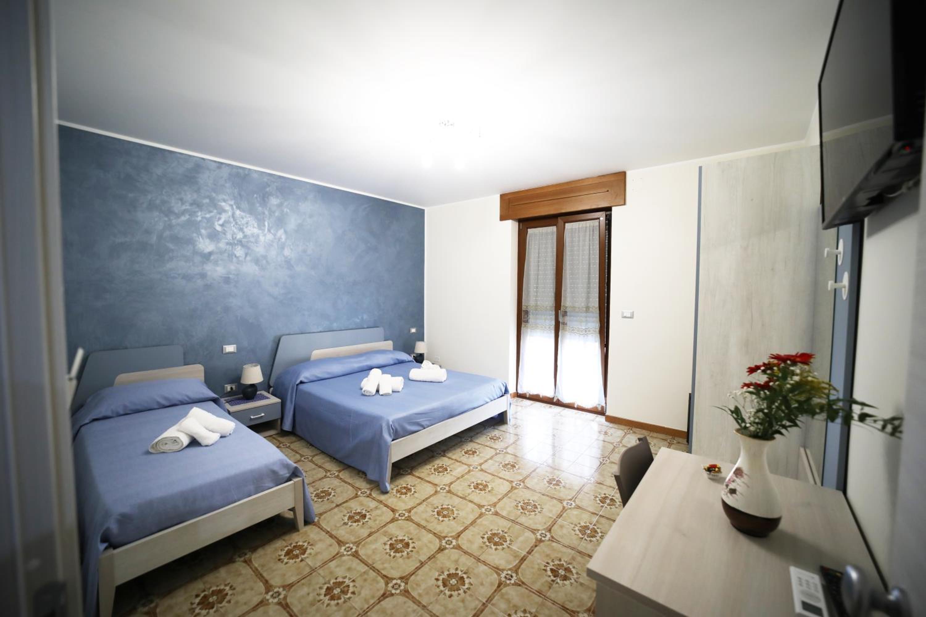 Triple Room with Private External Bathroom photo 1