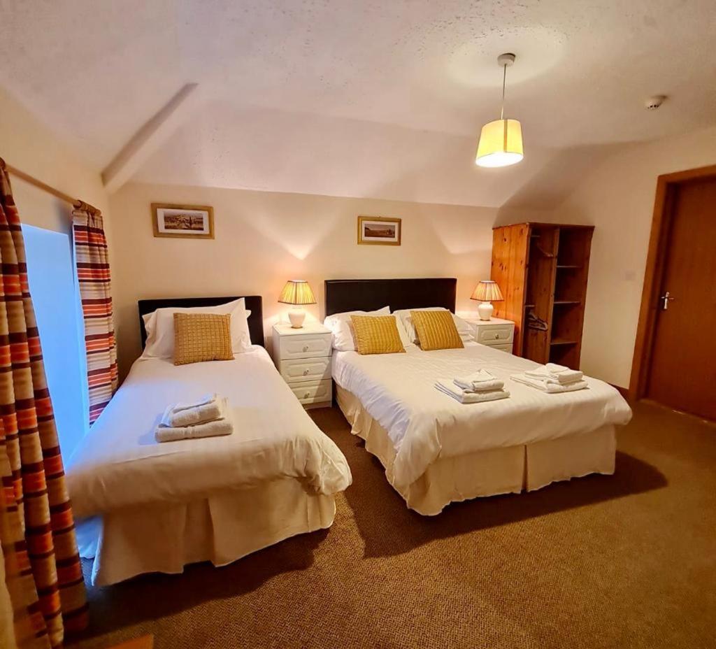 Twin Room With Private Bathroom photo 2