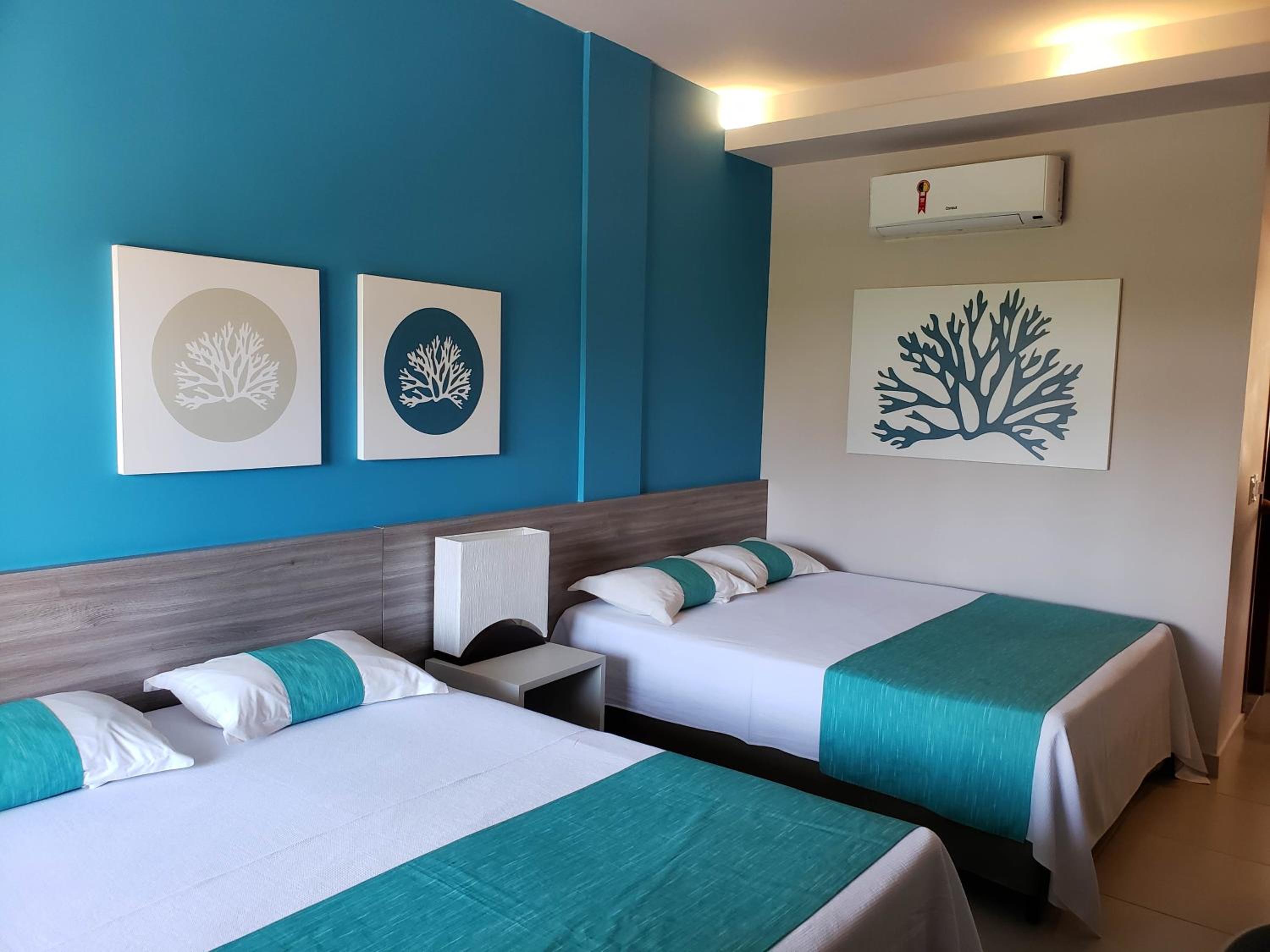 Standard Queen Room with Two Queen Beds and Balcony photo 2
