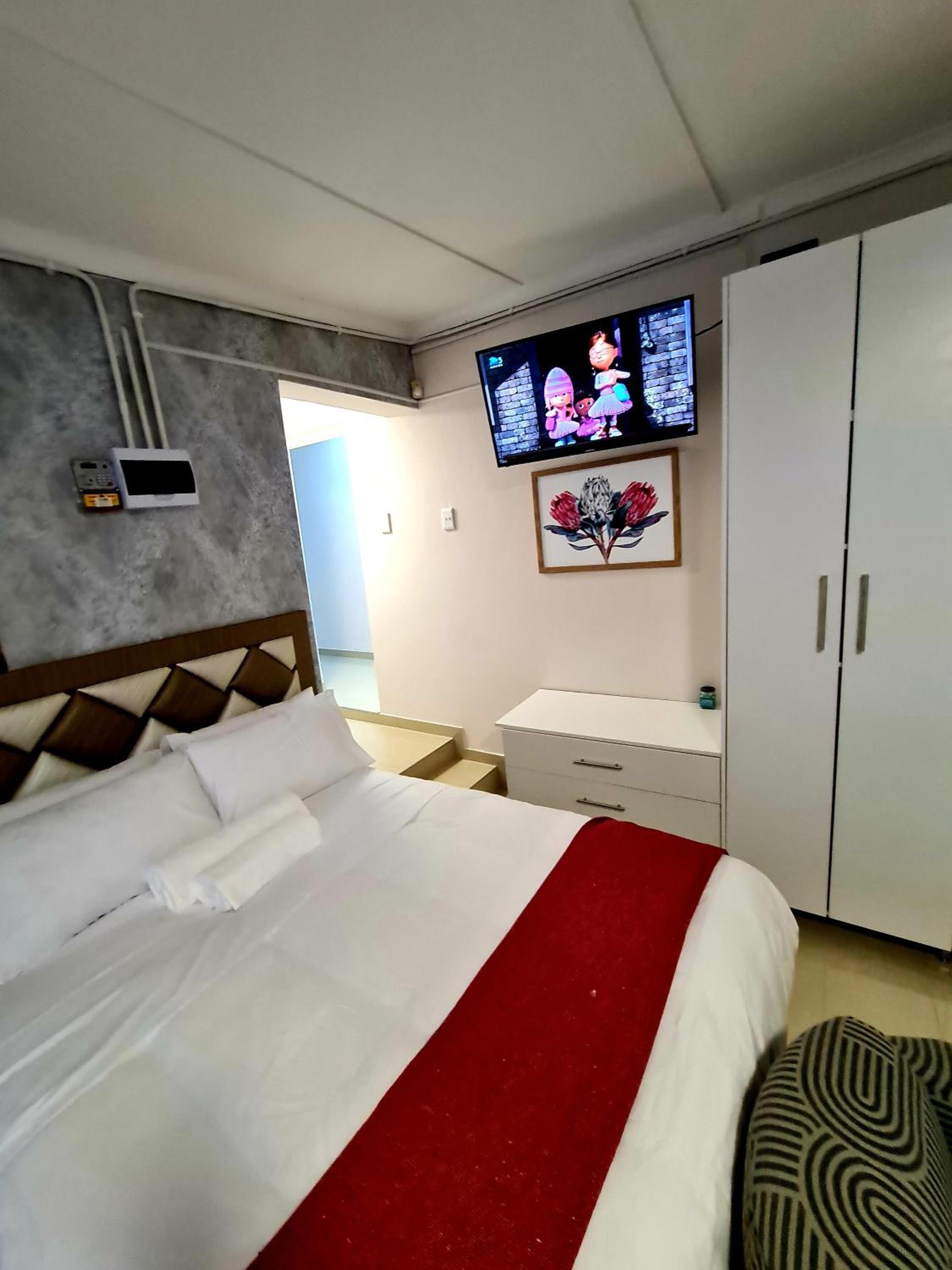 Double or Twin Room with Private Bathroom - Photo 3