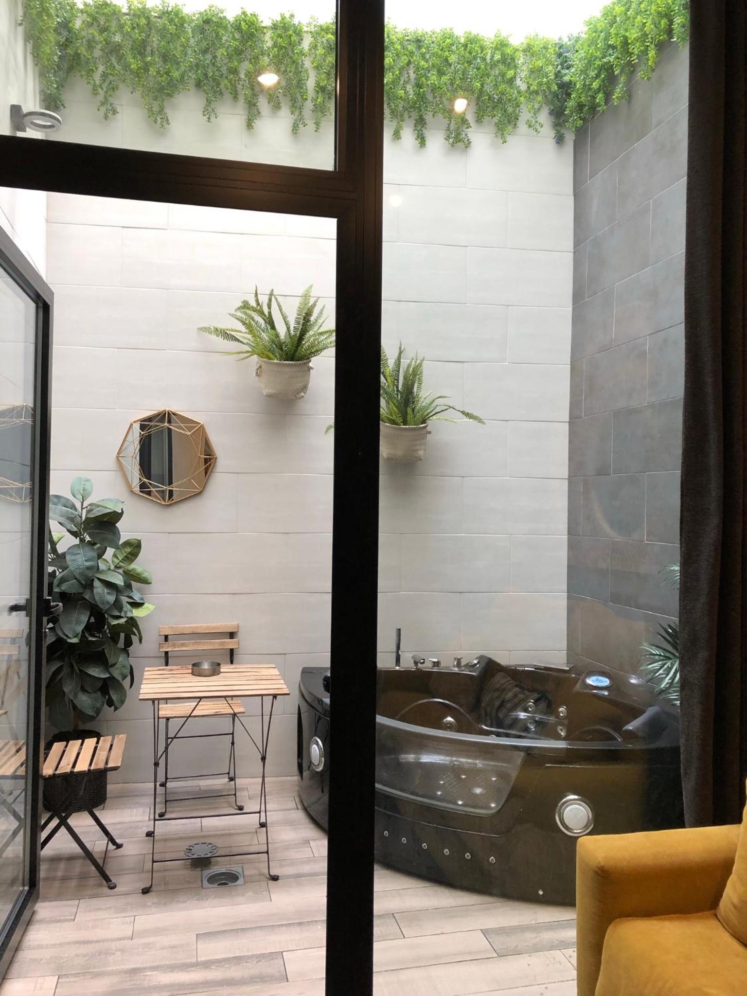 One-Bedroom Apartment with Spa Bath - Photo 17