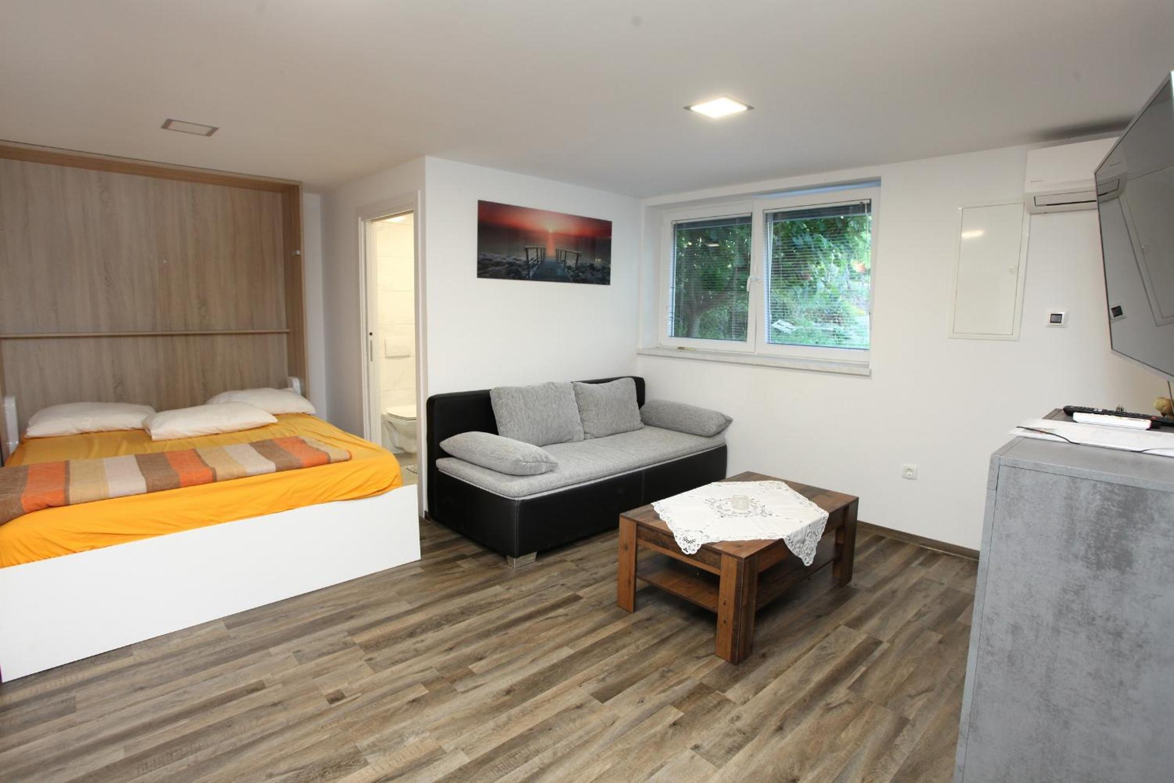 One-Bedroom Apartment photo 1