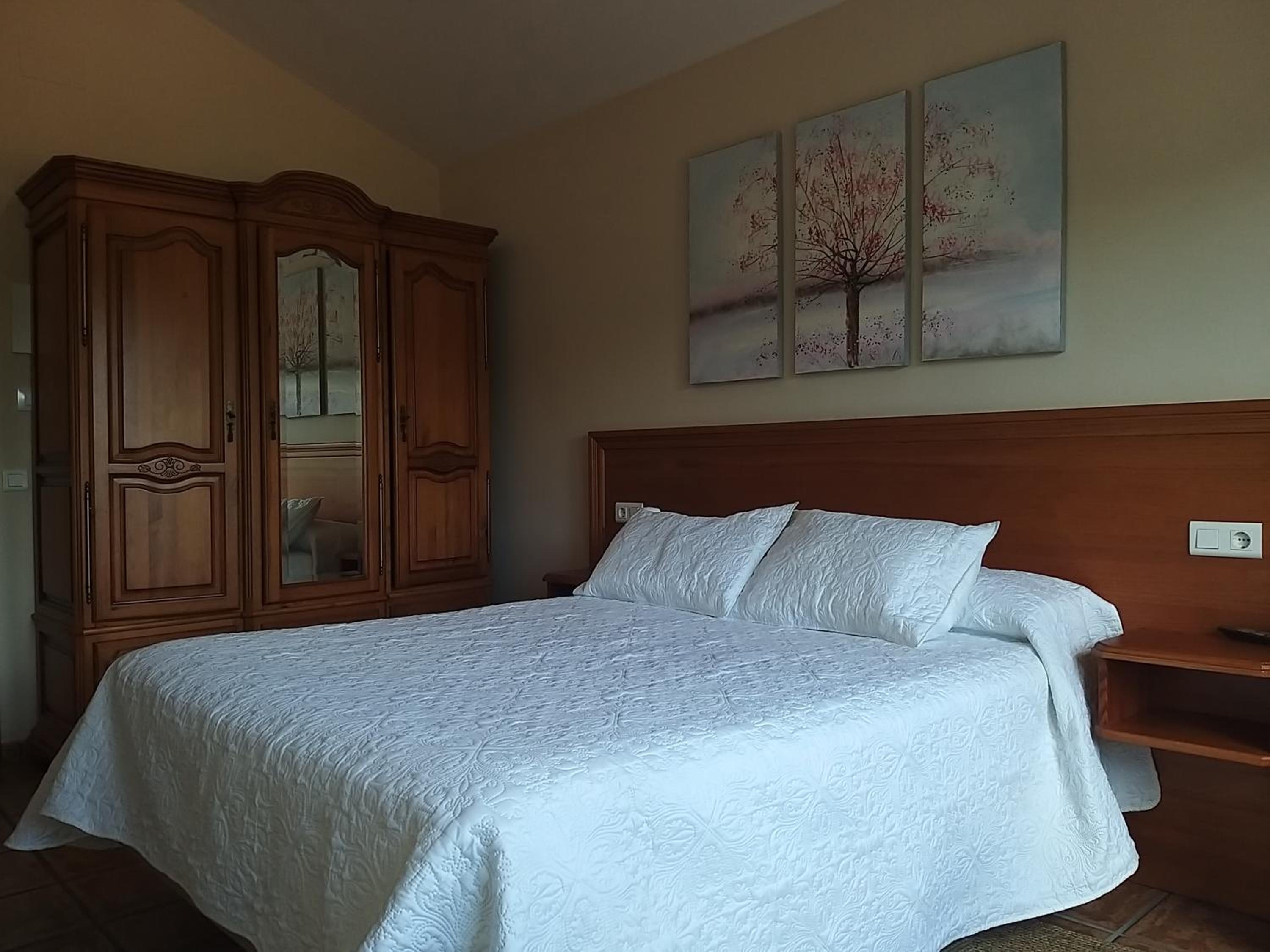 Queen Room with Balcony photo 3