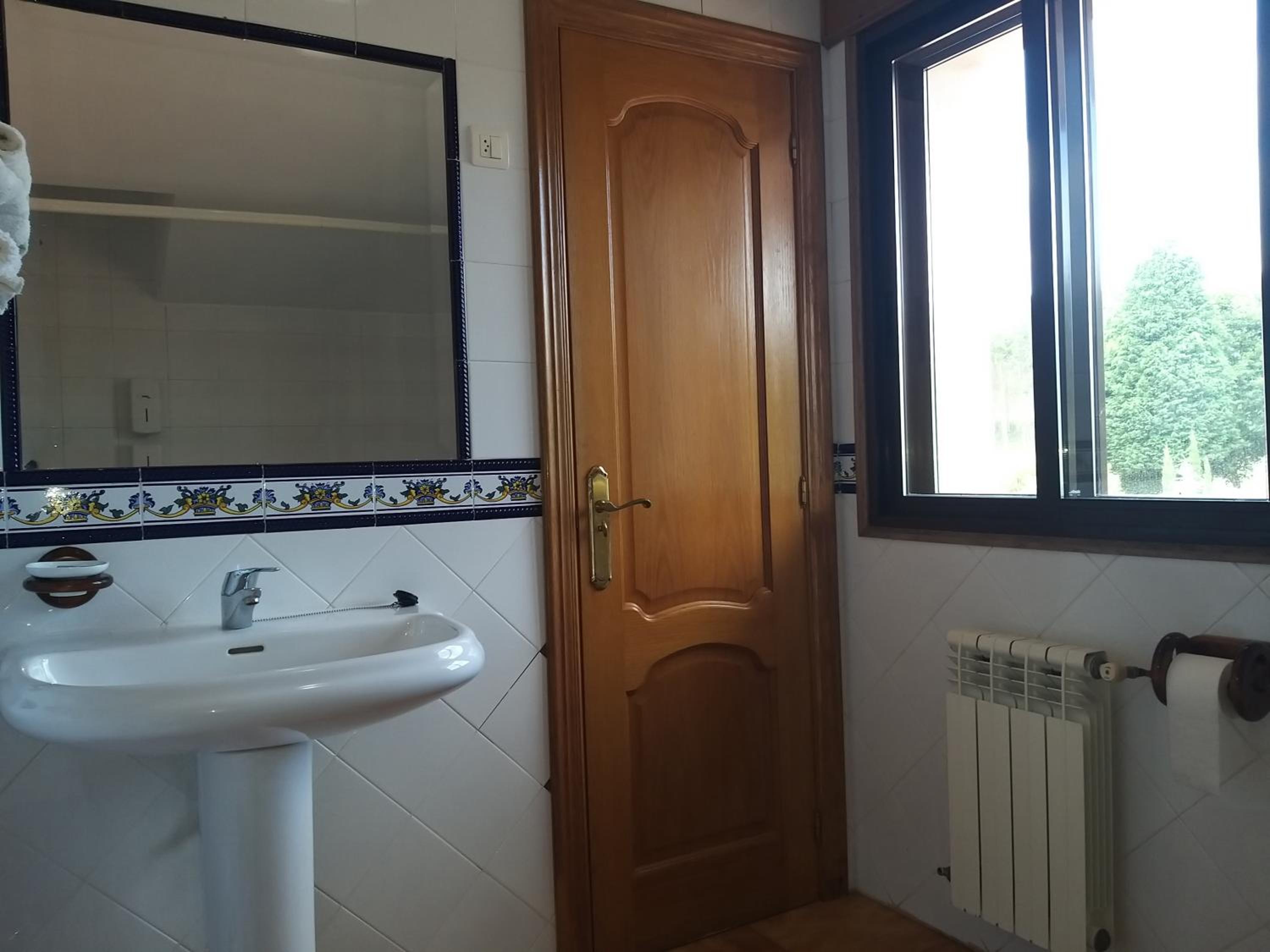 Queen Room with Balcony photo 2