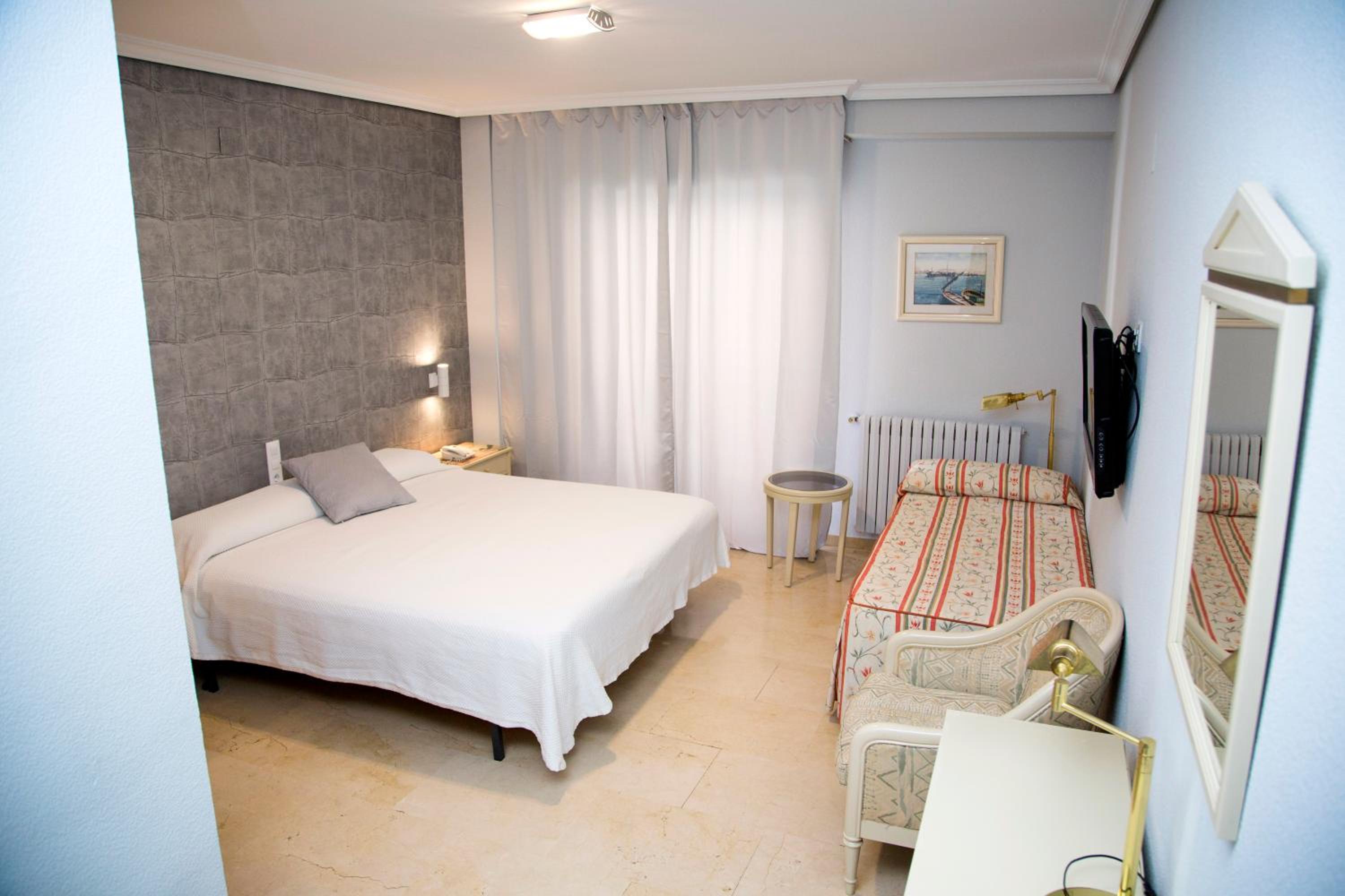 Superior Double or Twin Room photo 2