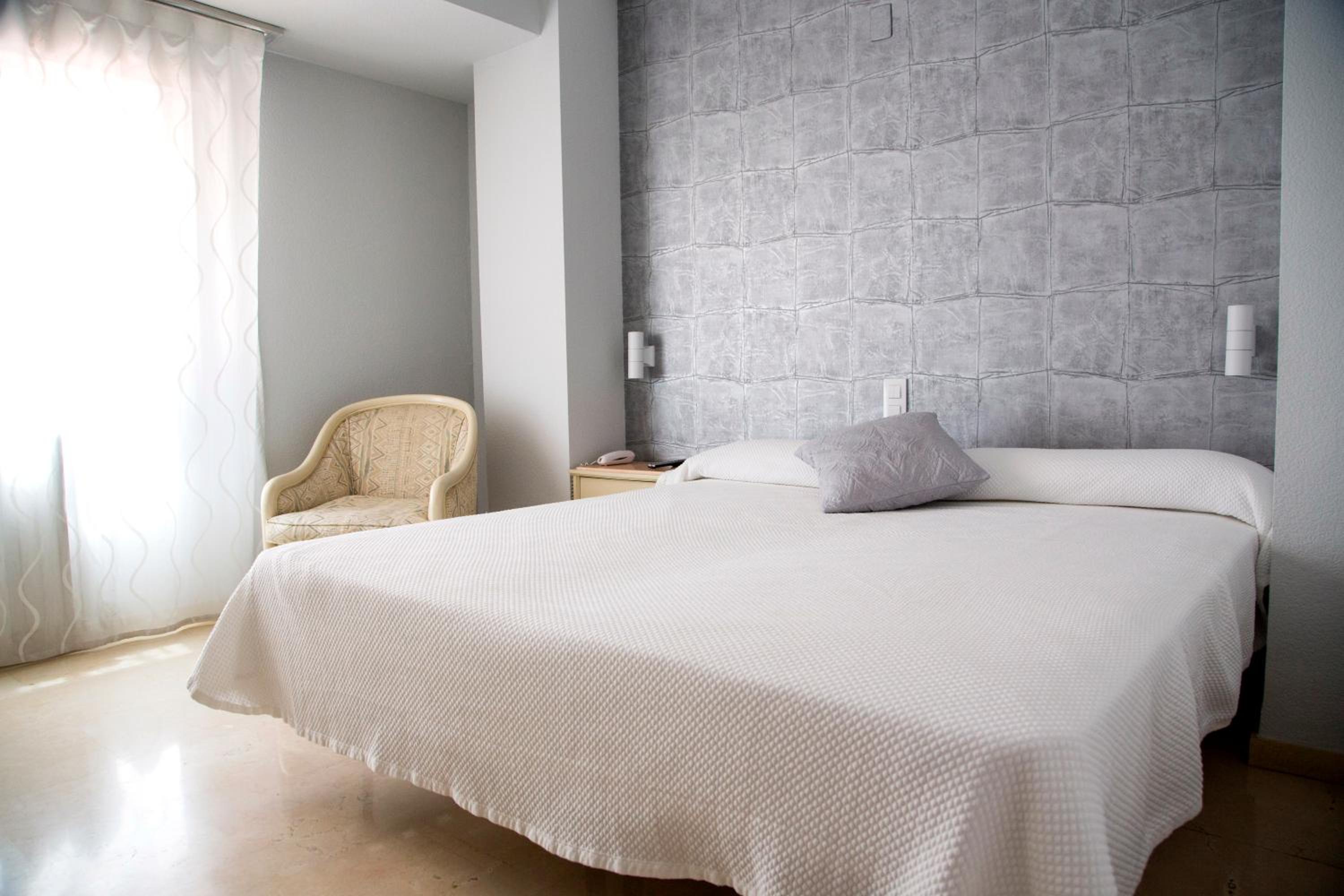 Superior Double or Twin Room photo 3