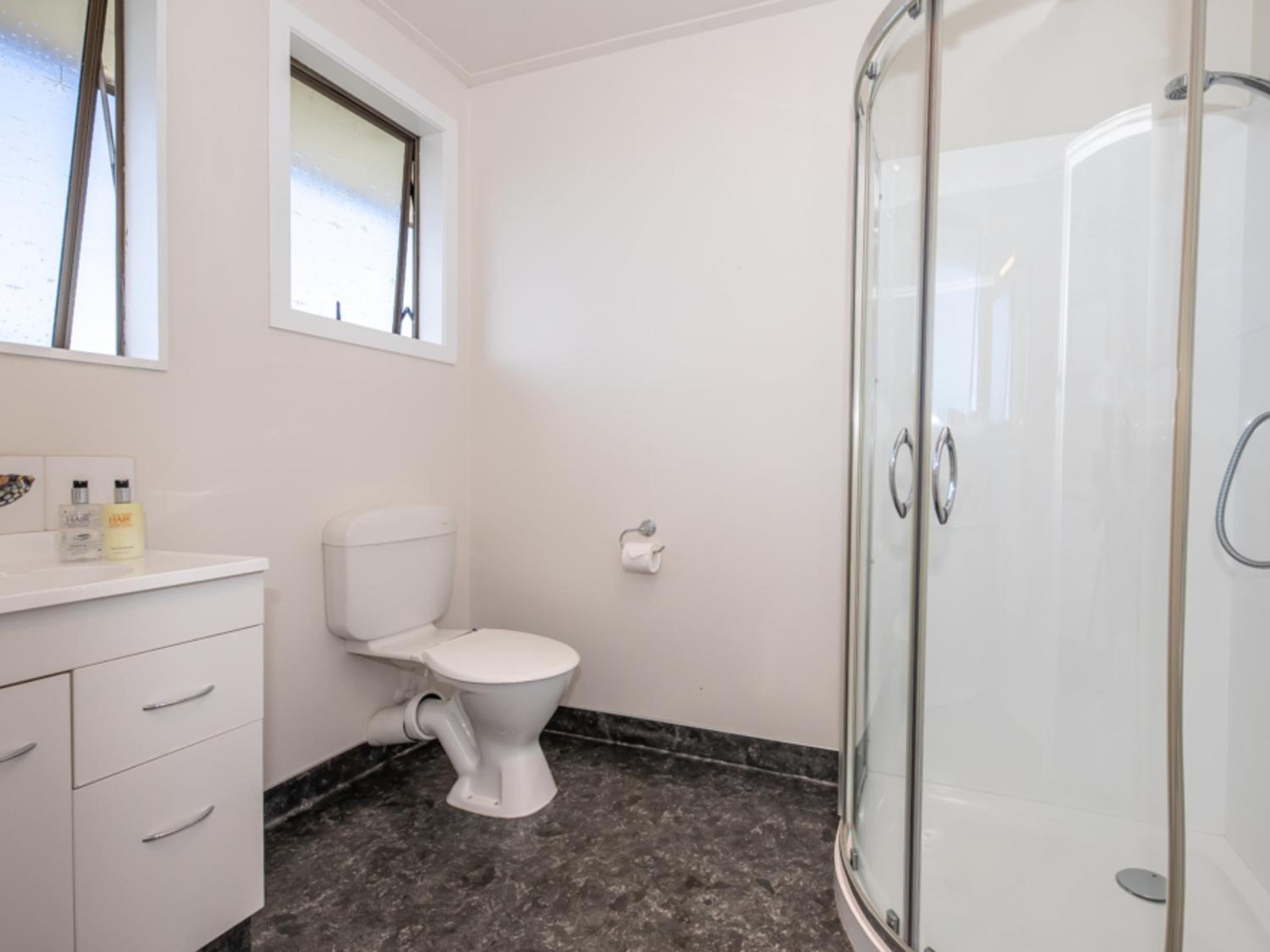 One-Bedroom Apartment - Photo 3