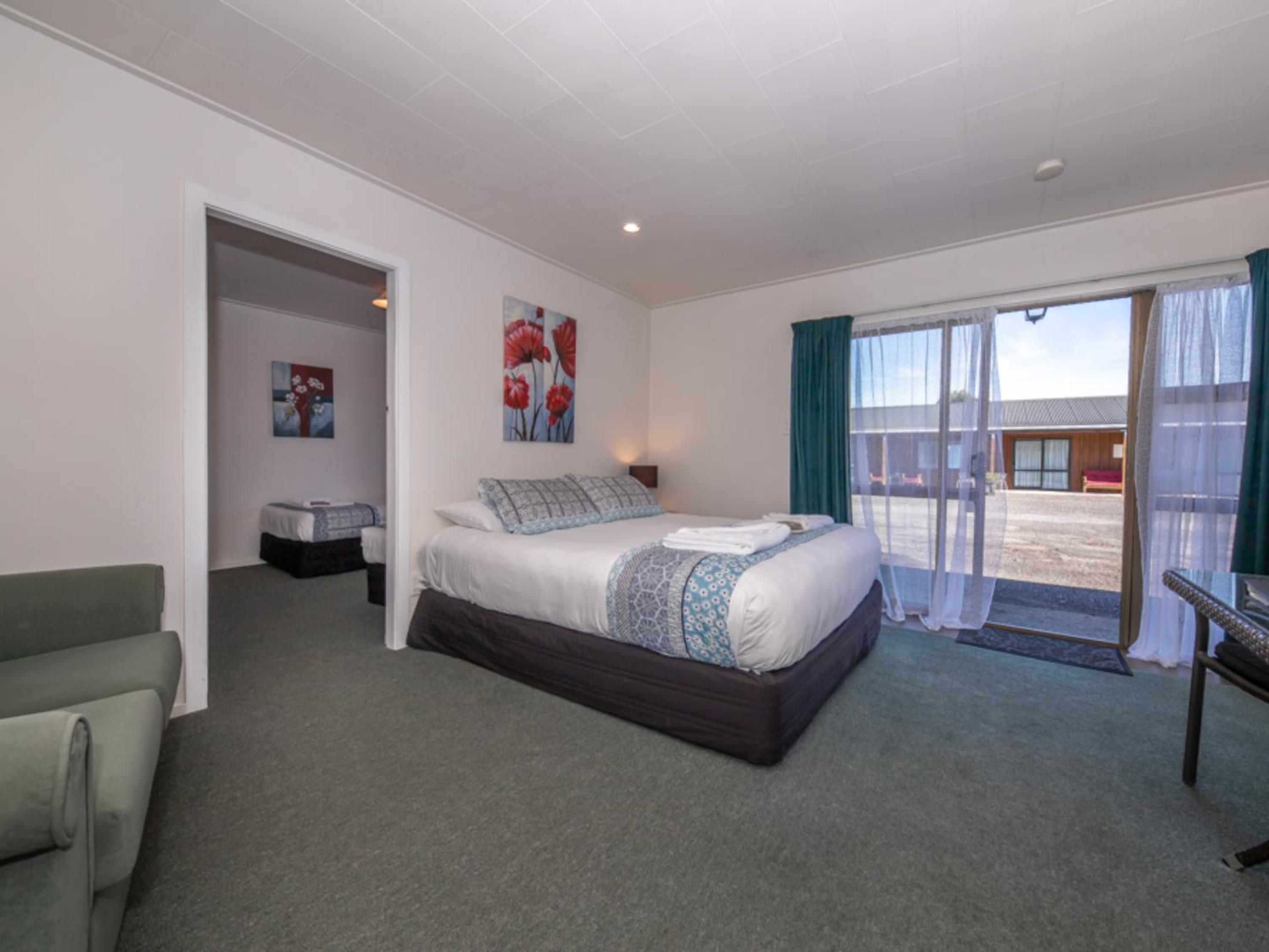 One-Bedroom Apartment - Photo 1