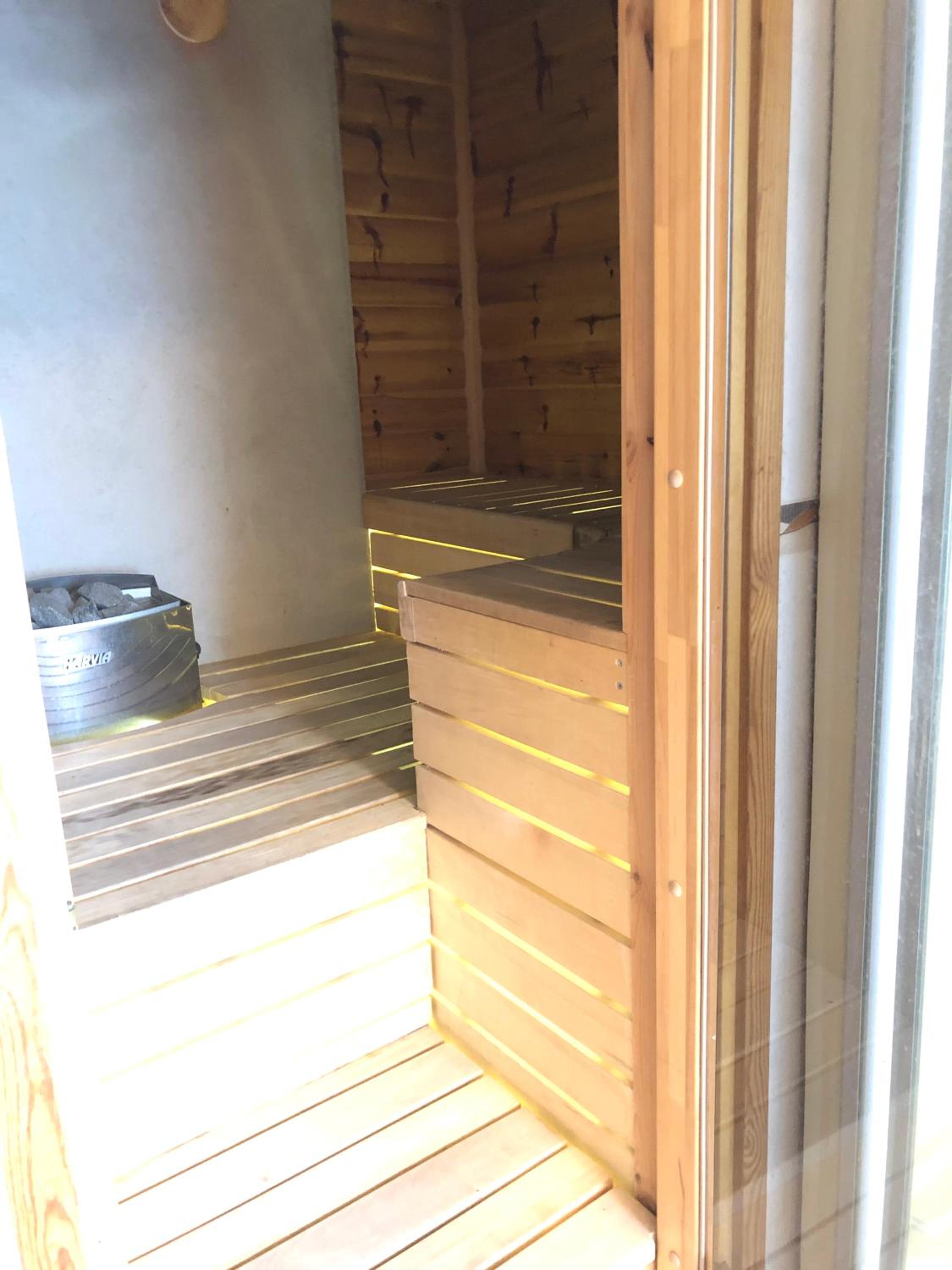 Apartment with Sauna - Photo 9