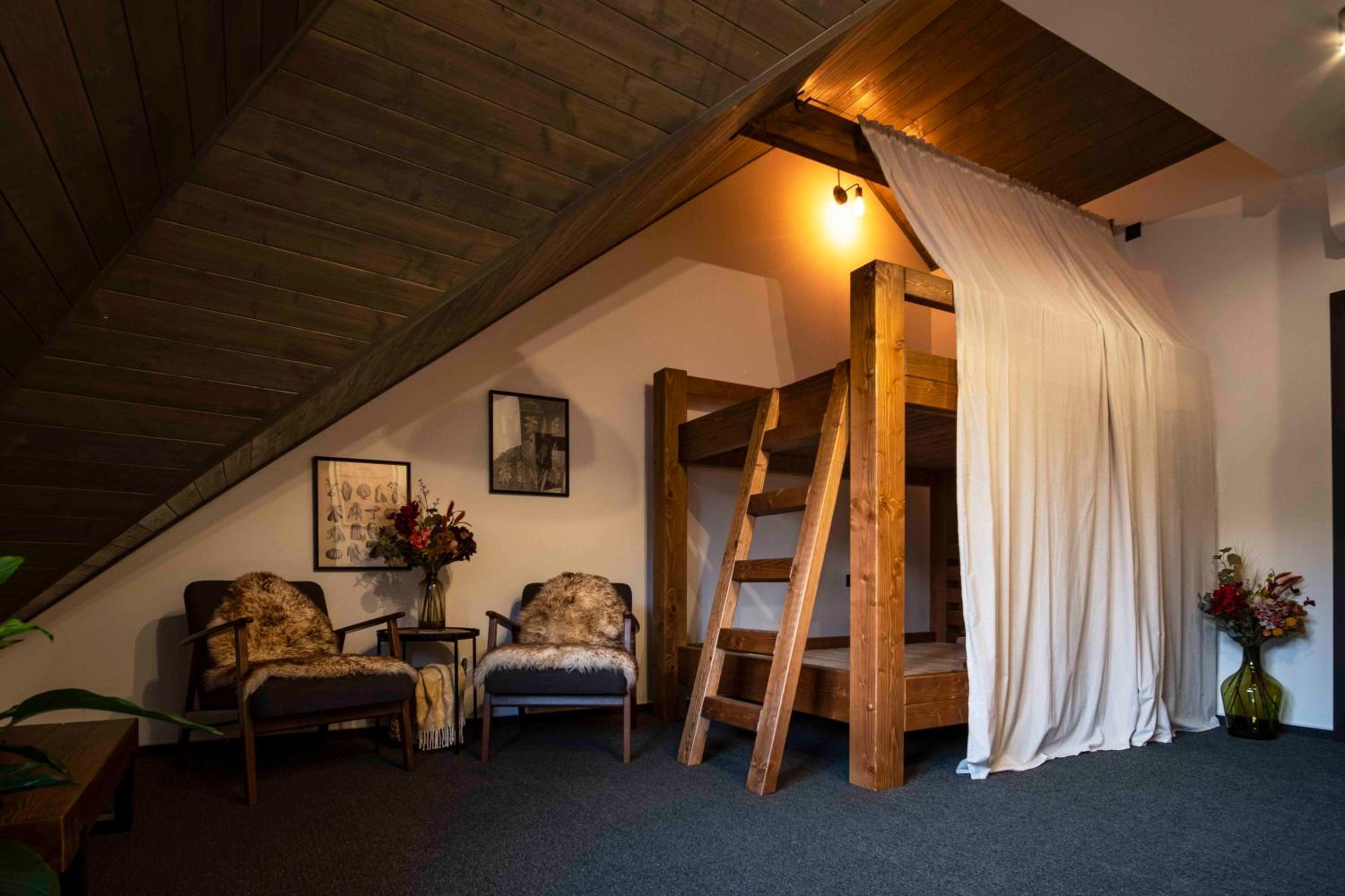Standard Queen Room with Two Queen Beds photo 1