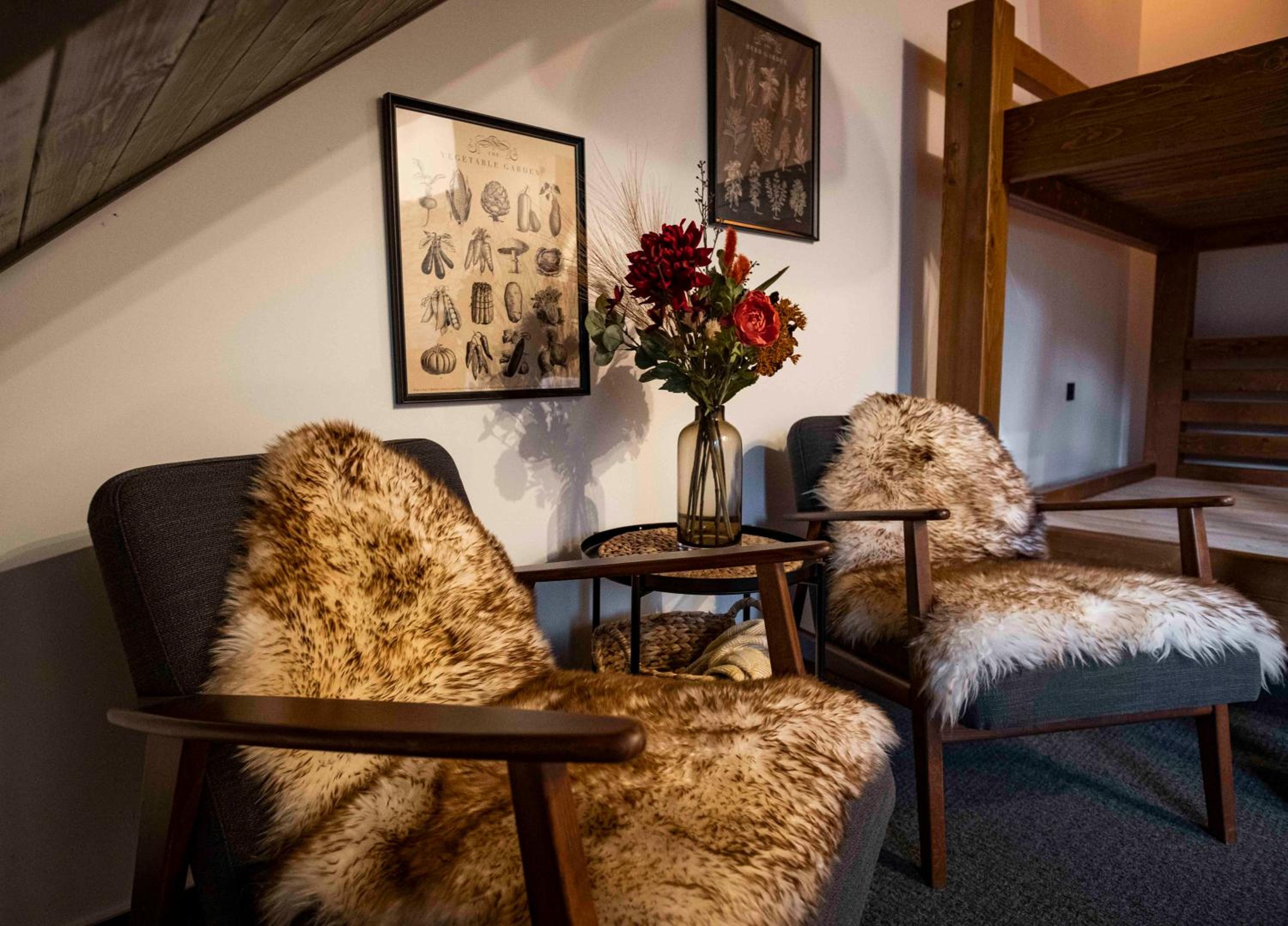 Standard Queen Room with Two Queen Beds photo 3