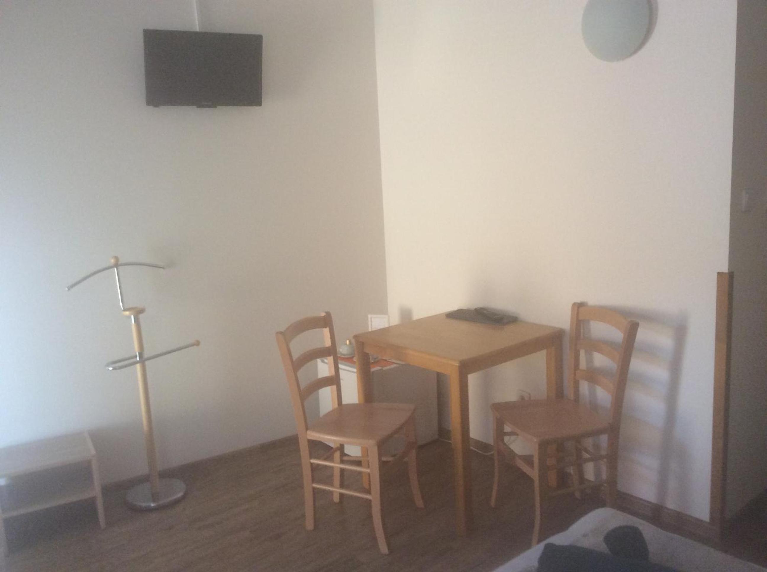 Deluxe Double Room with Balcony - Photo 3