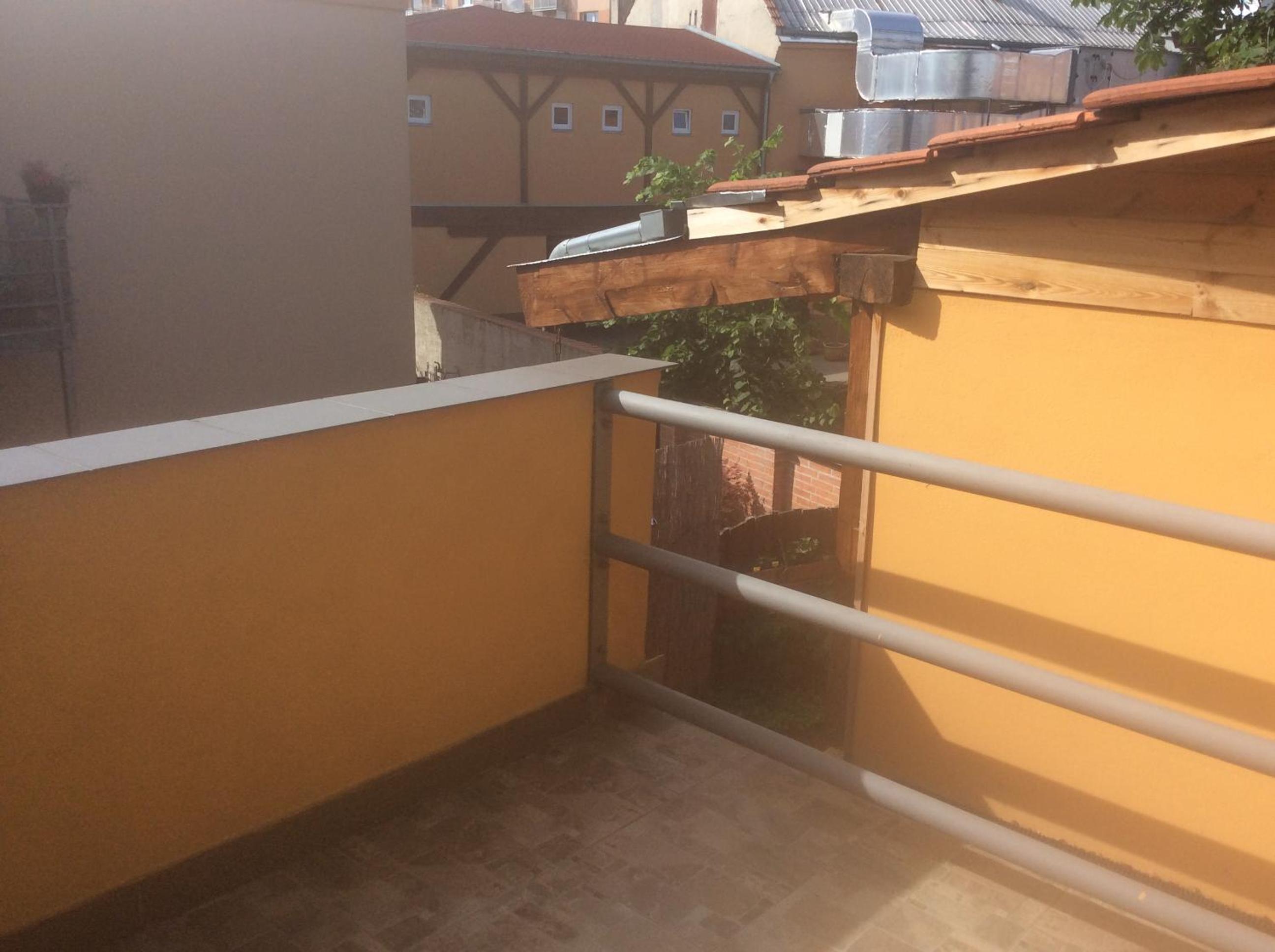 Deluxe Double Room with Balcony - Photo 4
