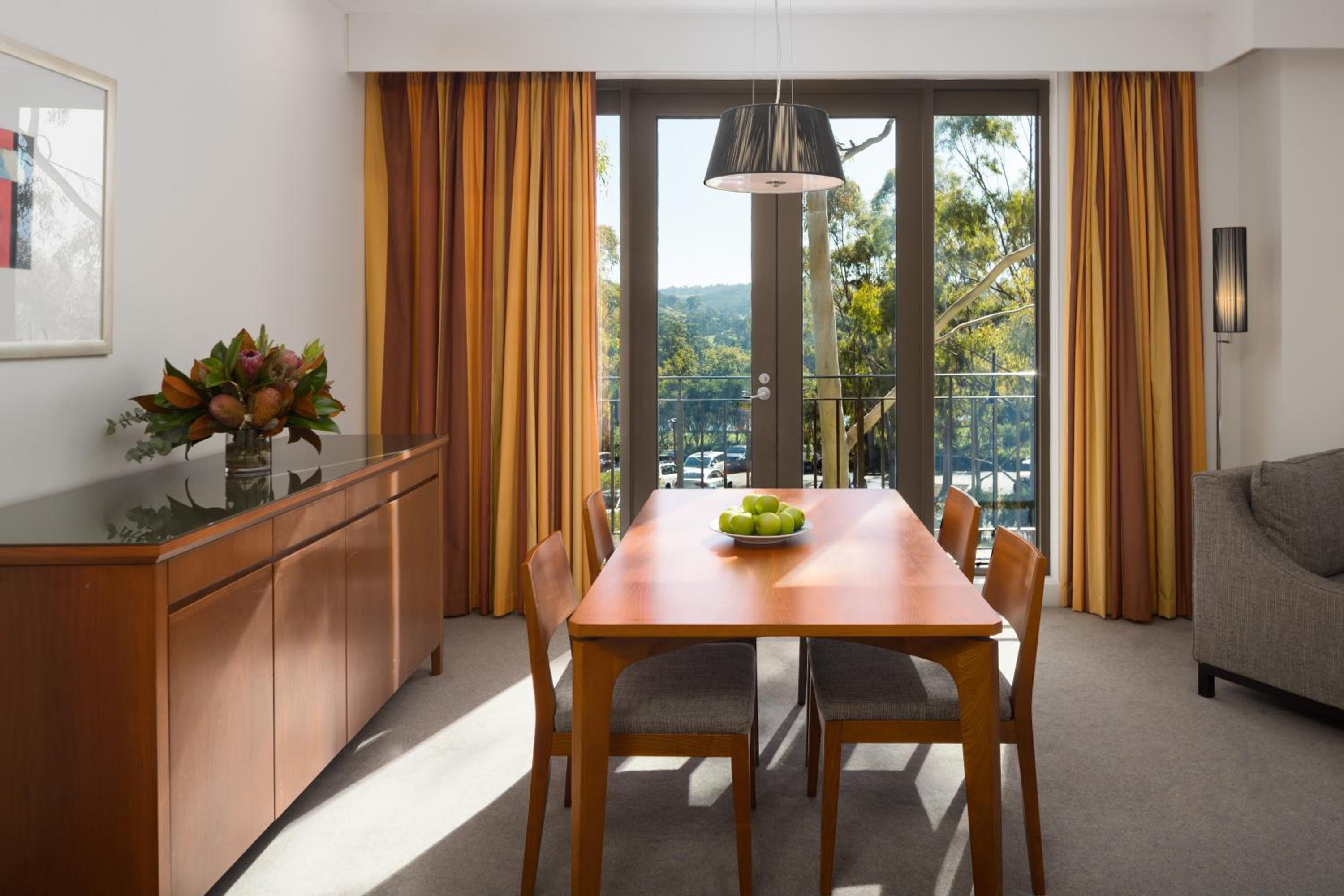 One-Bedroom Suite - Photo 4