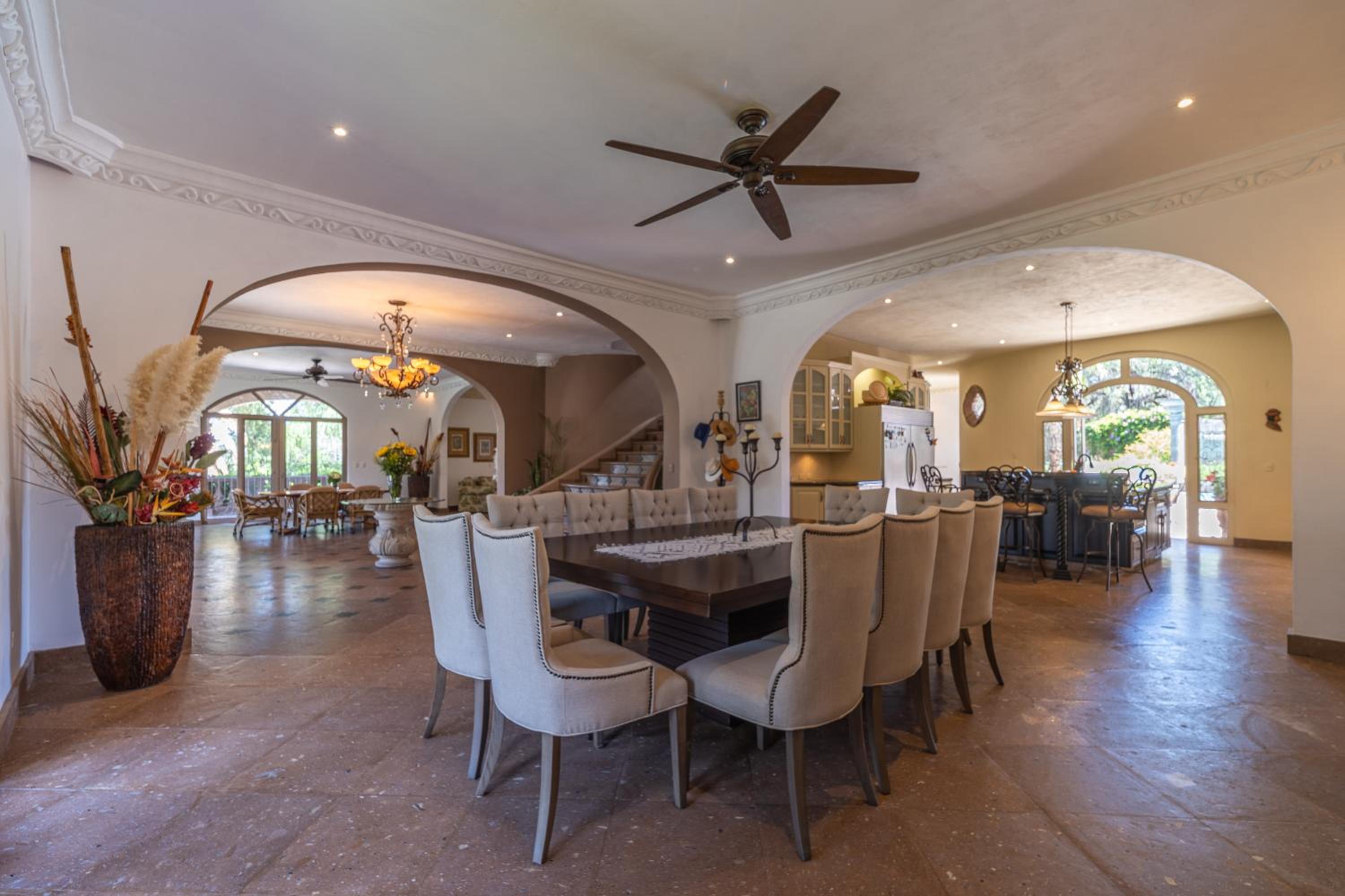 Five-Bedroom House - Photo 18