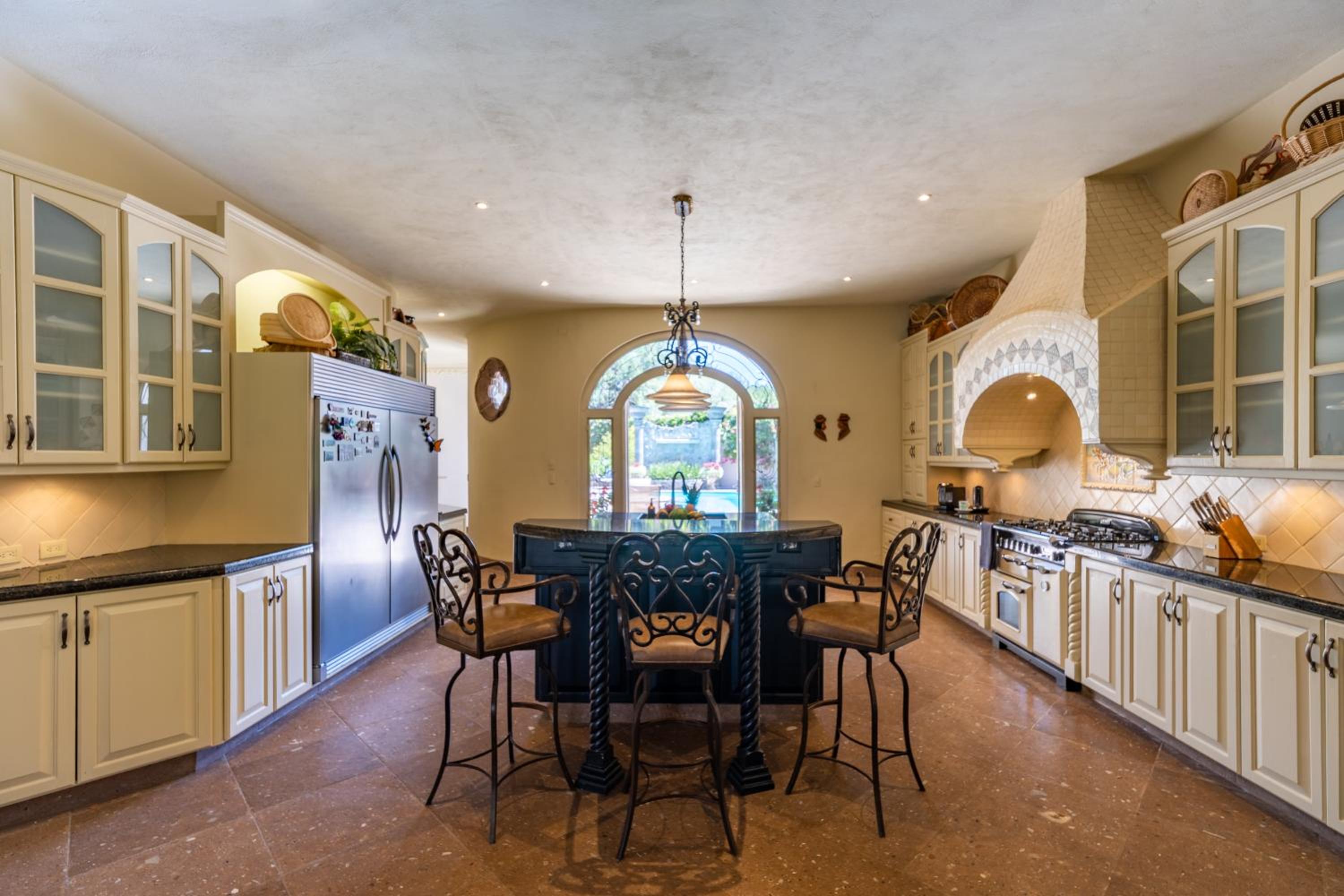 Five-Bedroom House - Photo 14