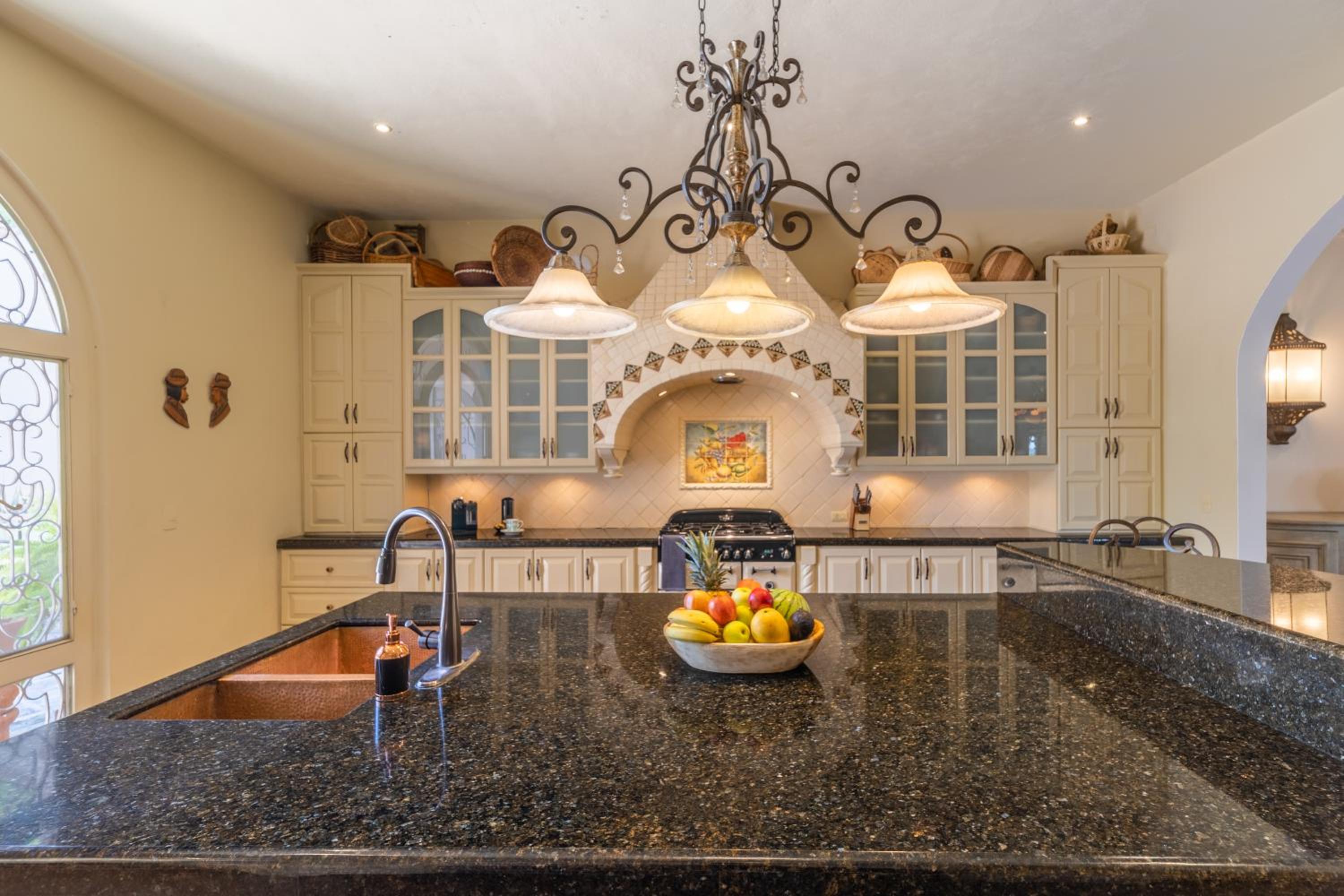Five-Bedroom House - Photo 19