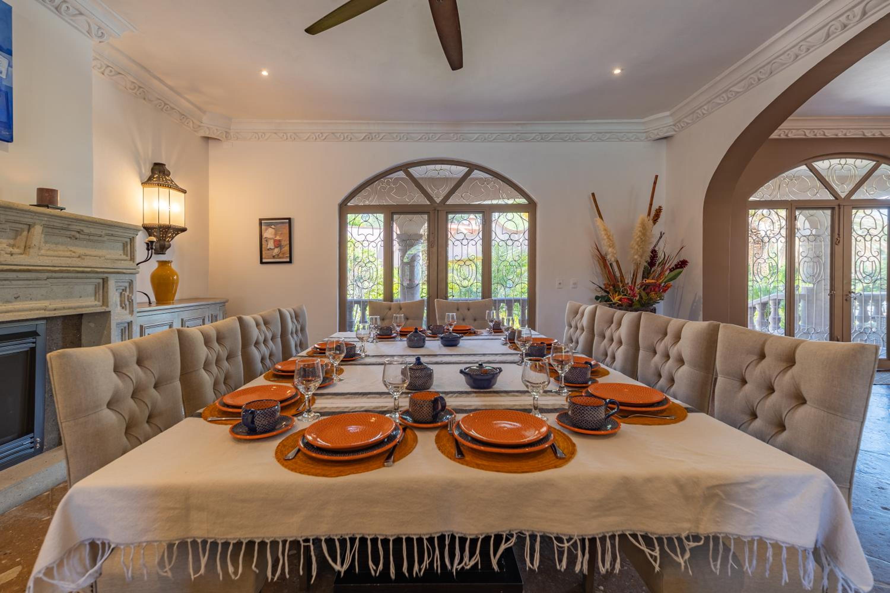 Five-Bedroom House - Photo 2