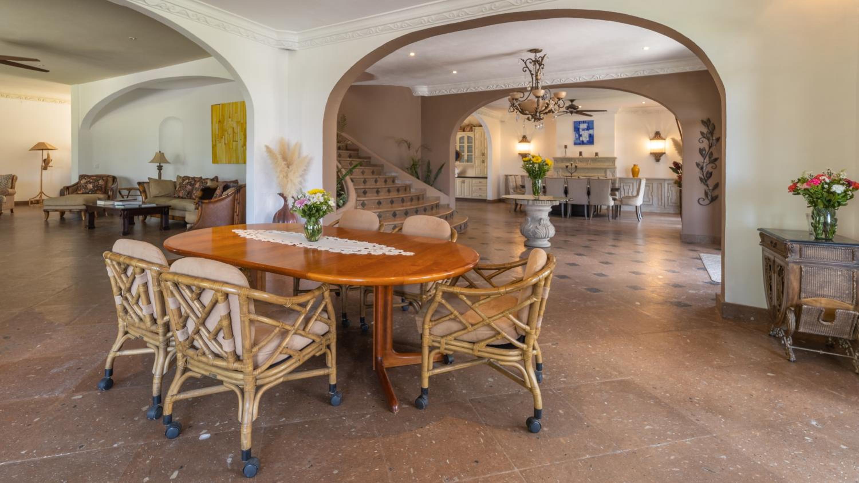 Five-Bedroom House - Photo 8