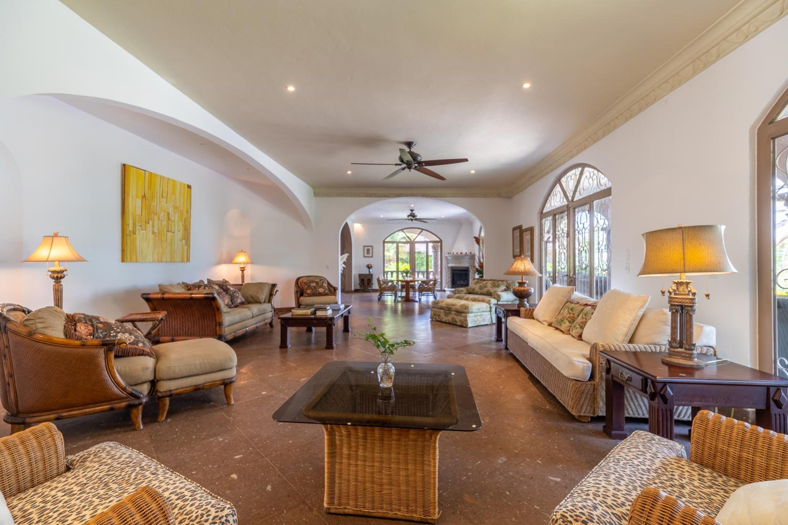 Five-Bedroom House - Photo 1