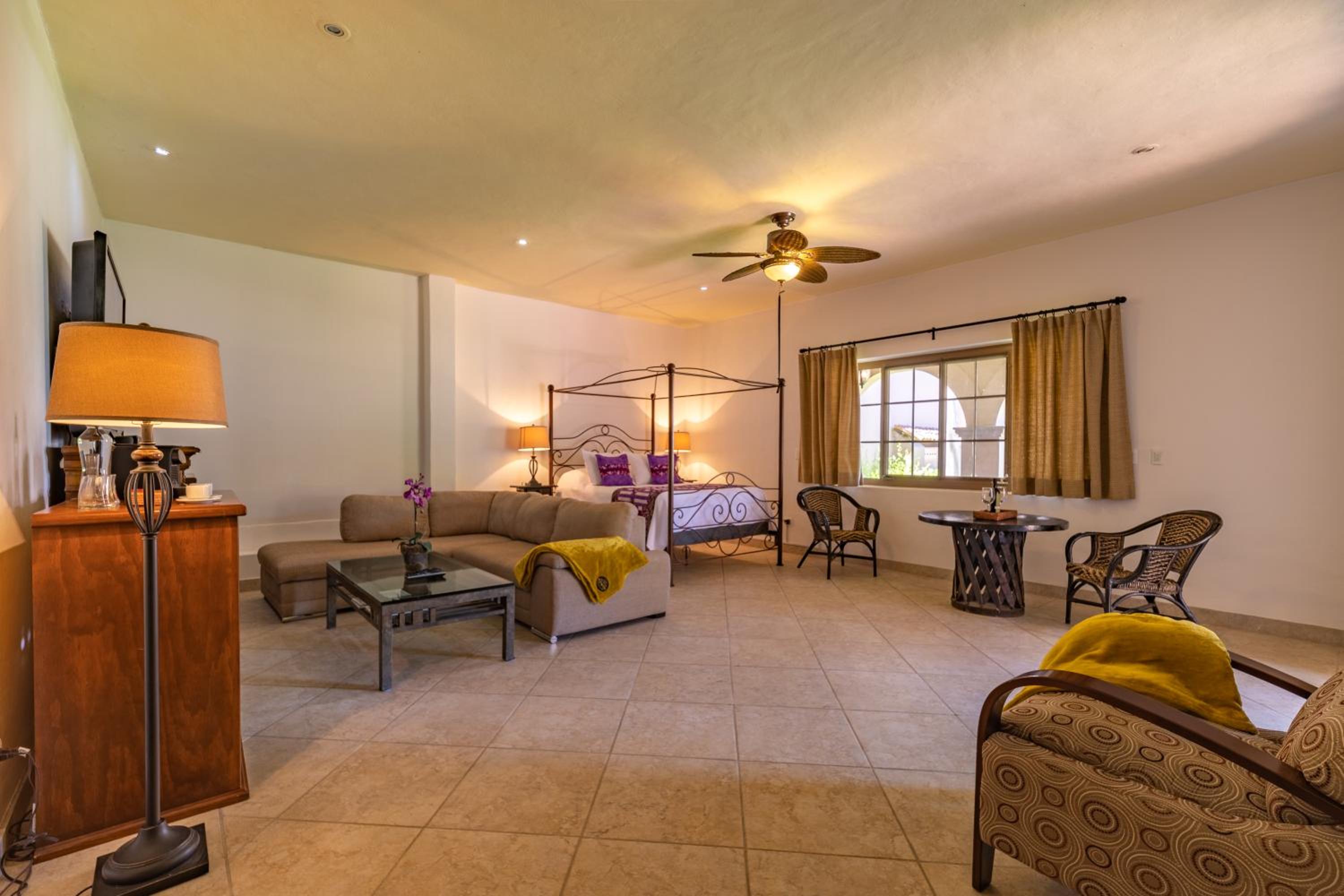 Standard Suite - Photo 21