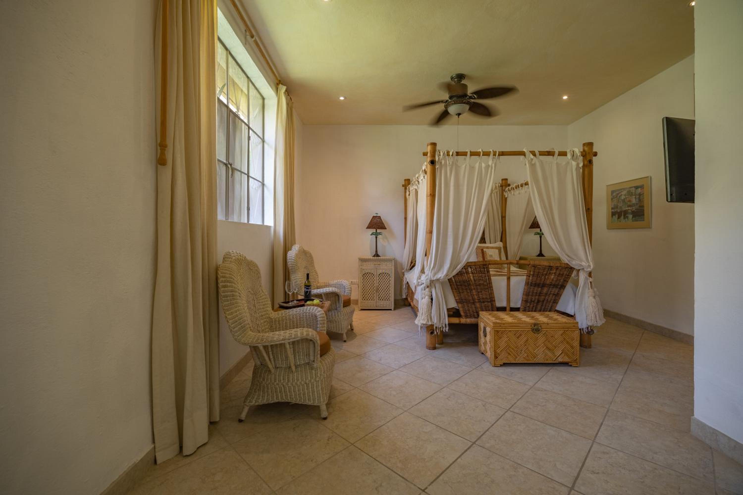 Deluxe Suite with Spa Bath photo 1