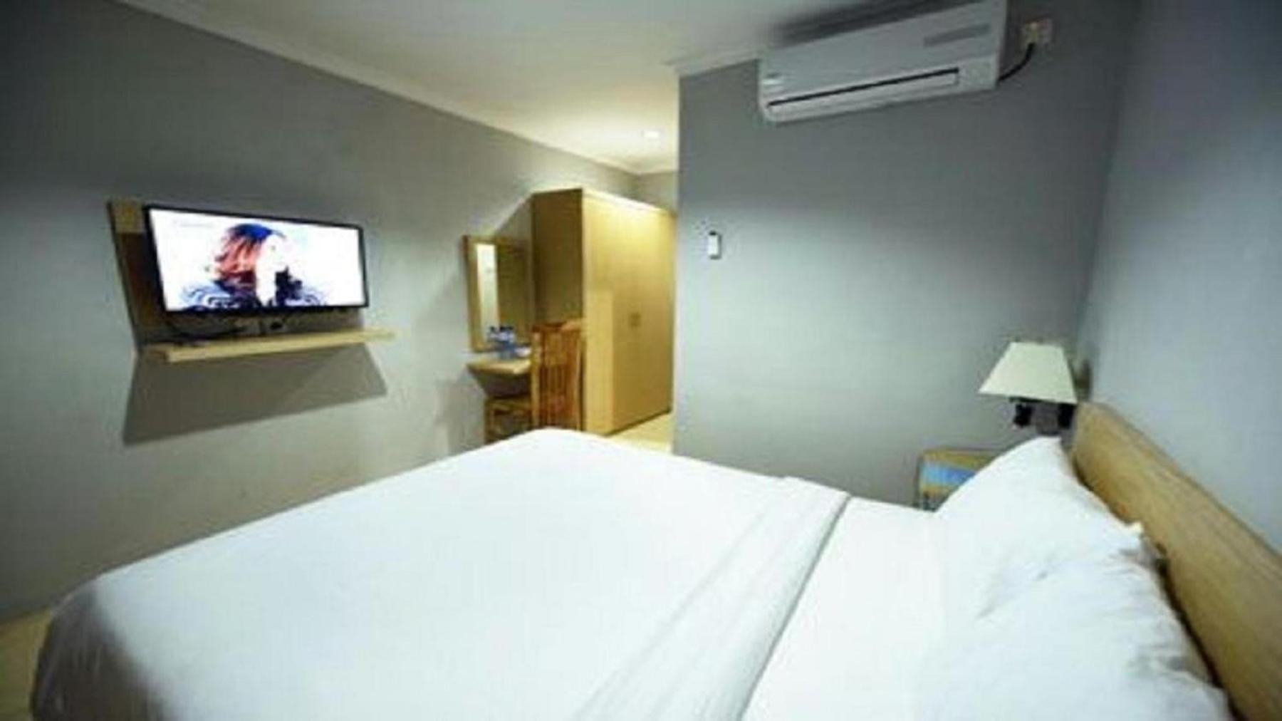 Budget Double Room - Photo 7