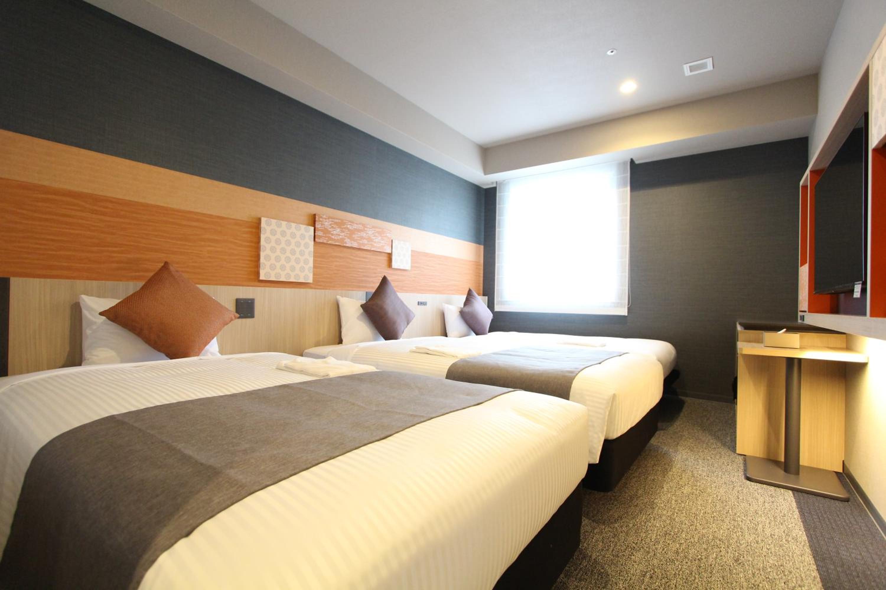 Moderate Twin Room with Sofa bed photo 3