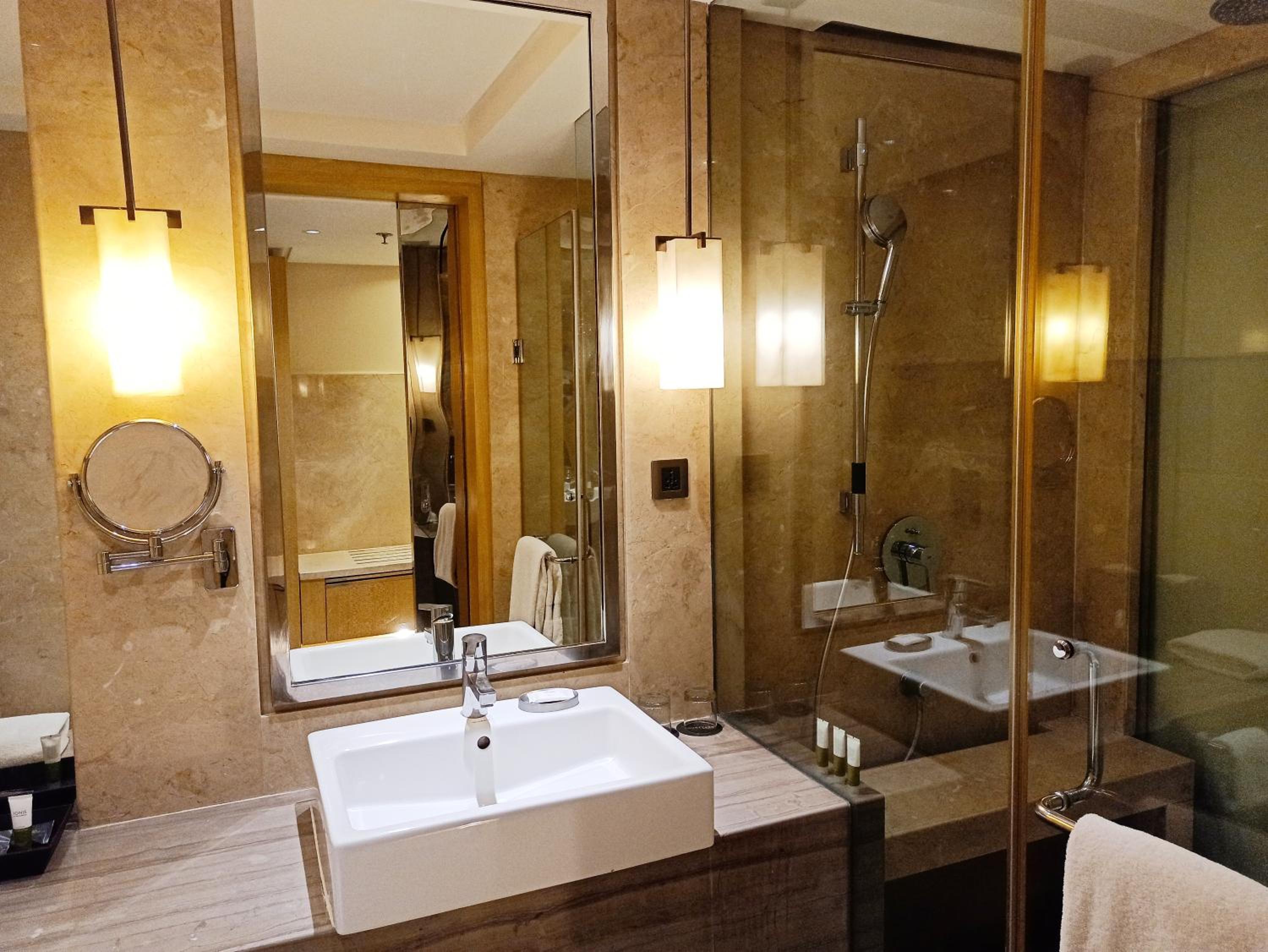 Concierge Level, Guest room, Twin/Single Bed(s) with 20% Discount on Buffet Meal and Bar36 photo 2