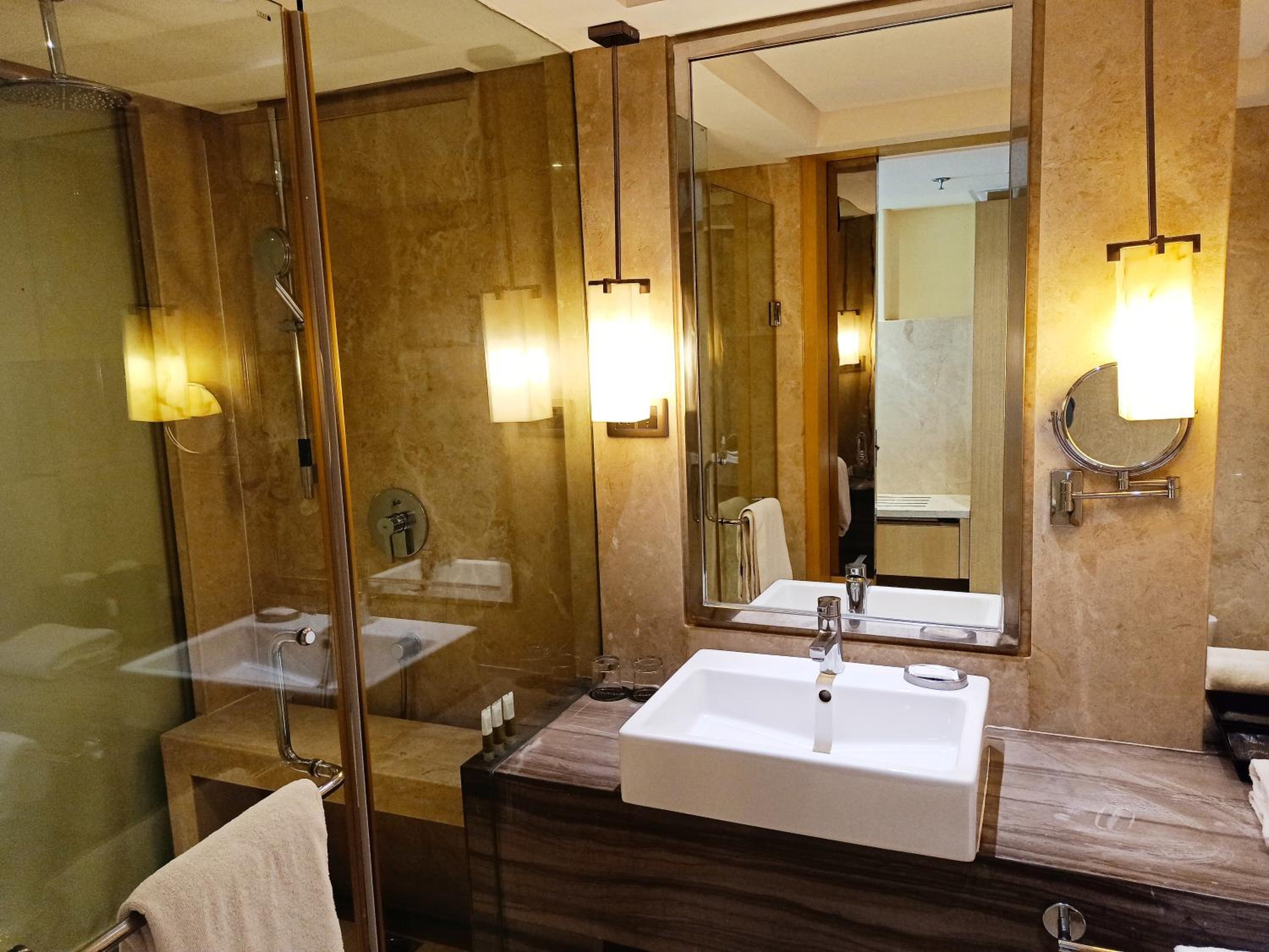 Concierge Level, Guest Room, King with 20% Discount on Buffet Meal and Bar36 photo 2