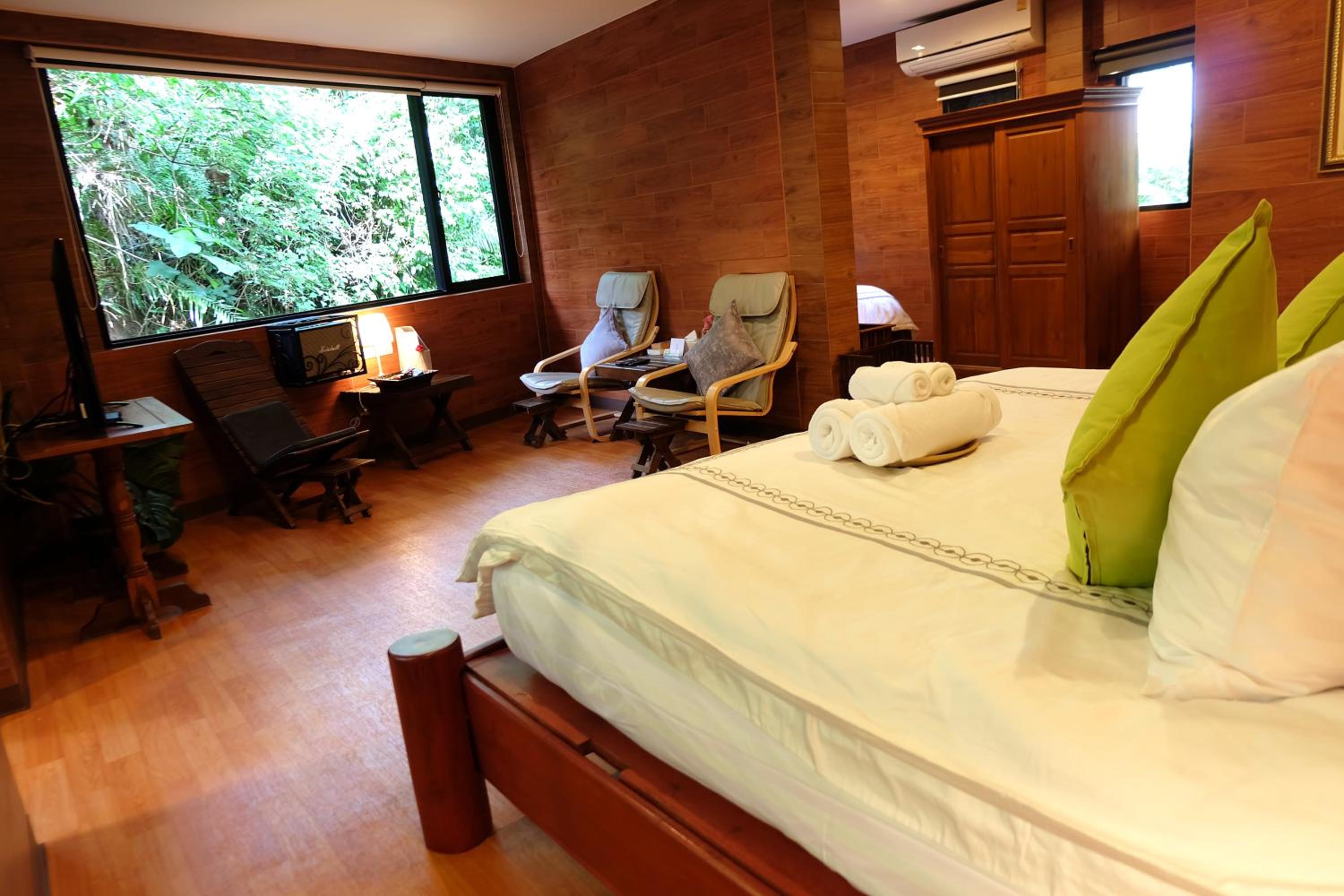 Deluxe Junior Suite - Photo 17