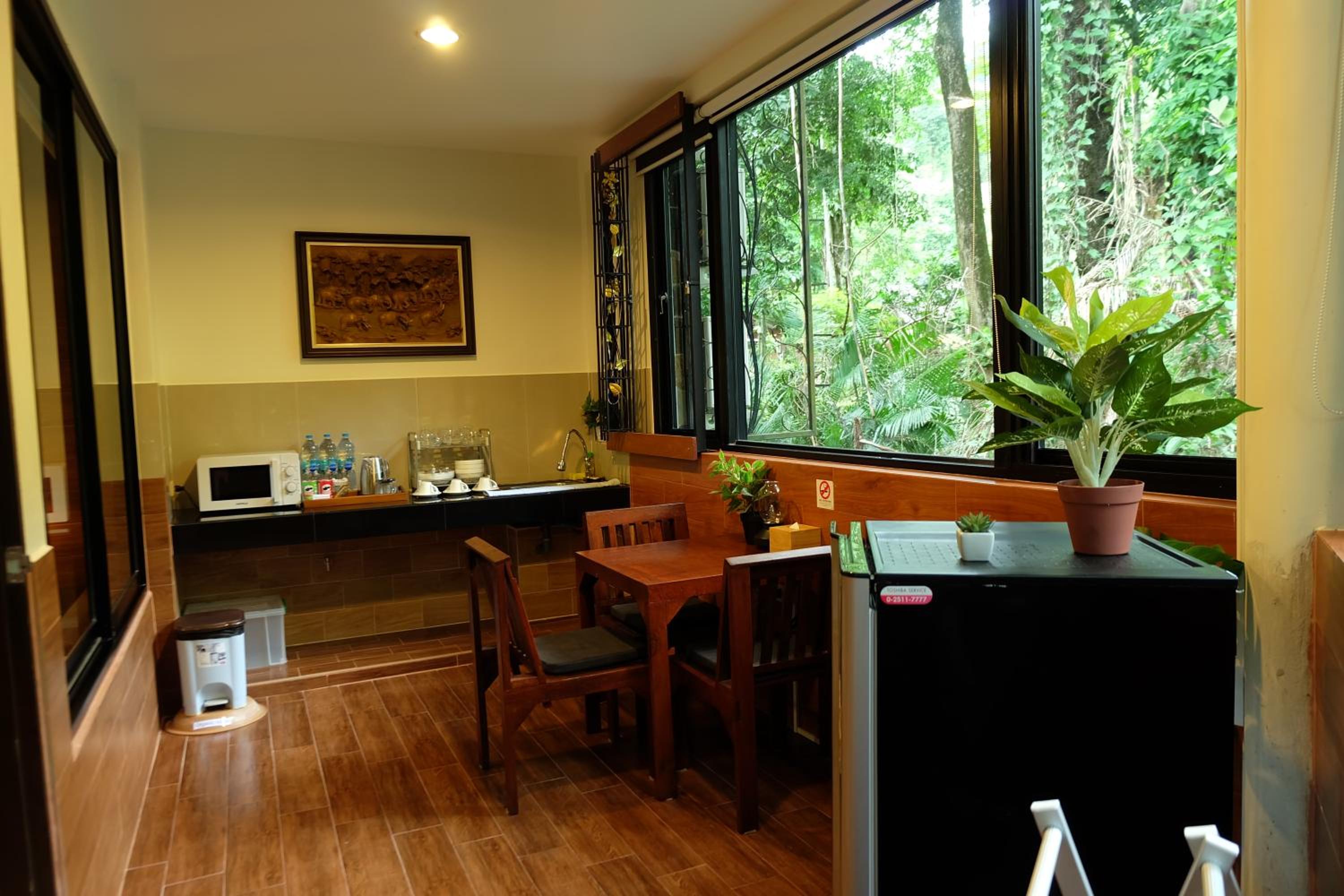 Deluxe Junior Suite - Photo 14
