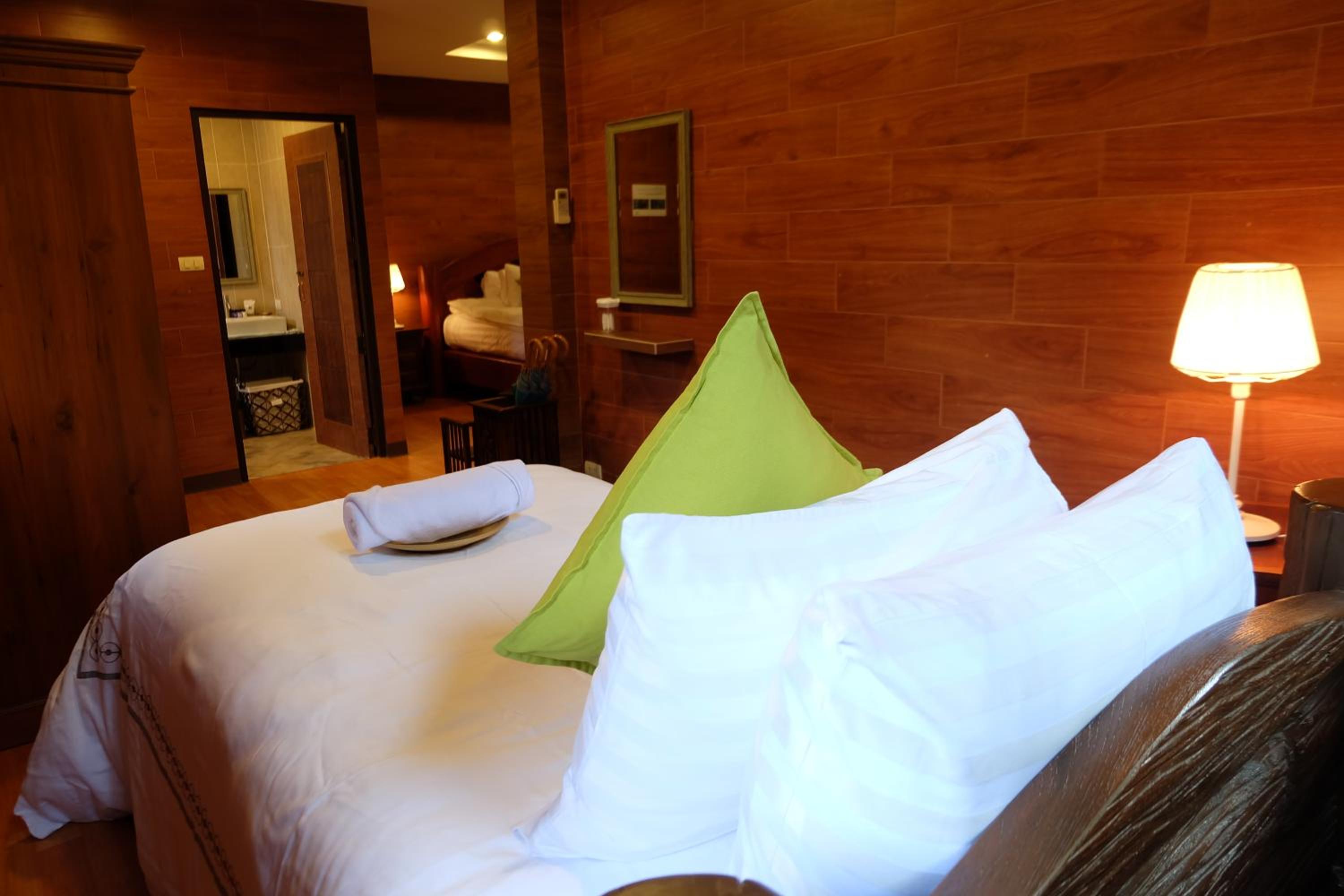 Deluxe Junior Suite - Photo 9