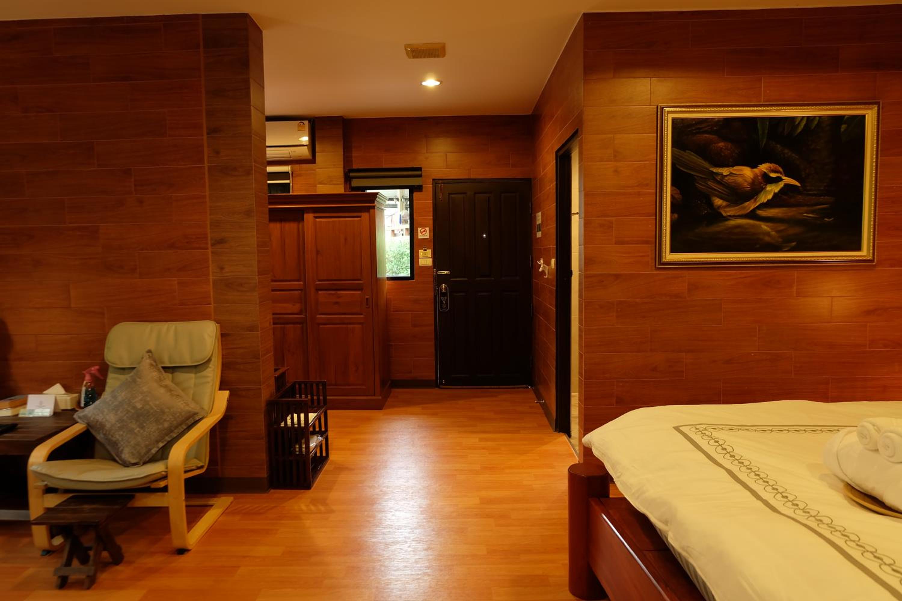 Deluxe Junior Suite - Photo 10
