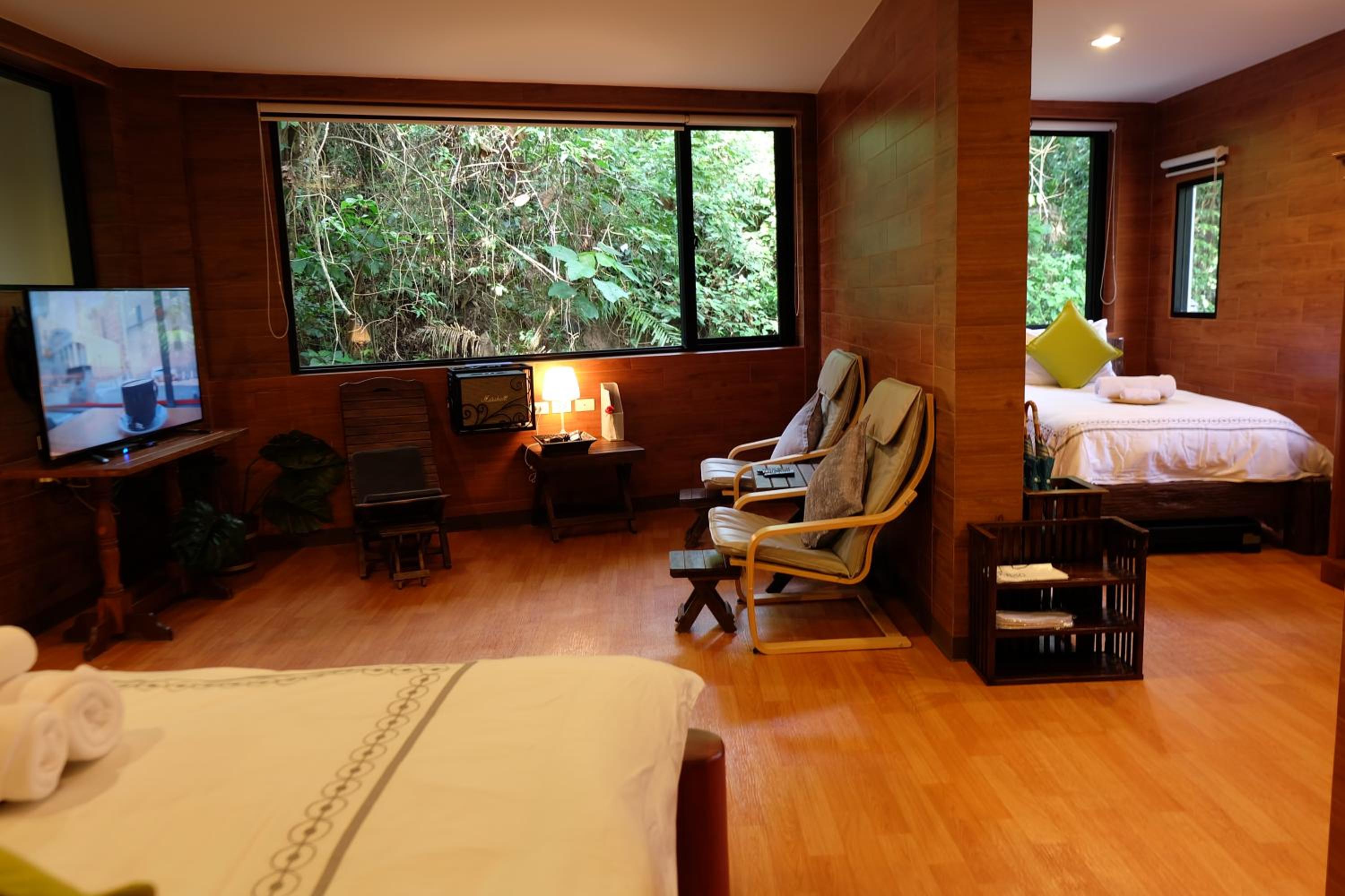 Deluxe Junior Suite - Photo 8