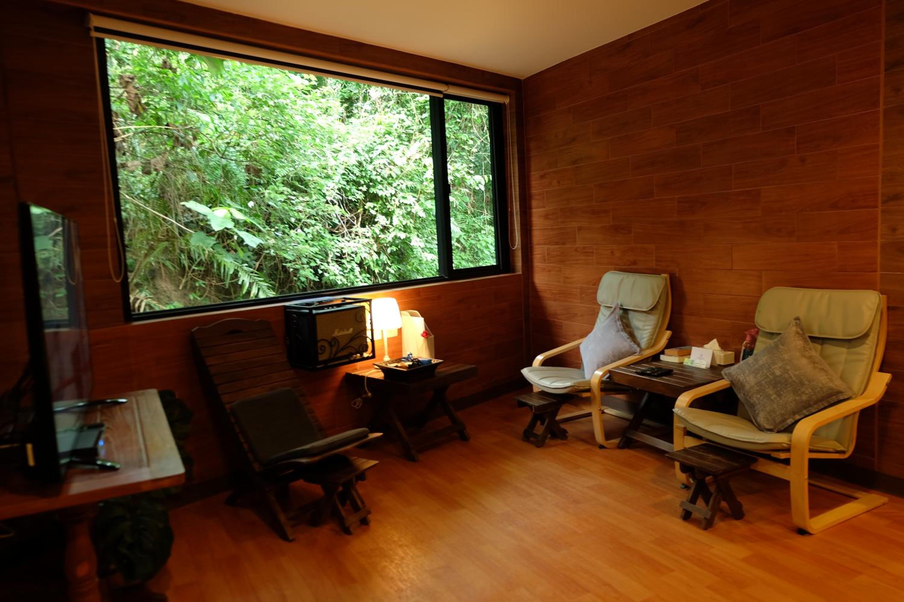 Deluxe Junior Suite - Photo 7
