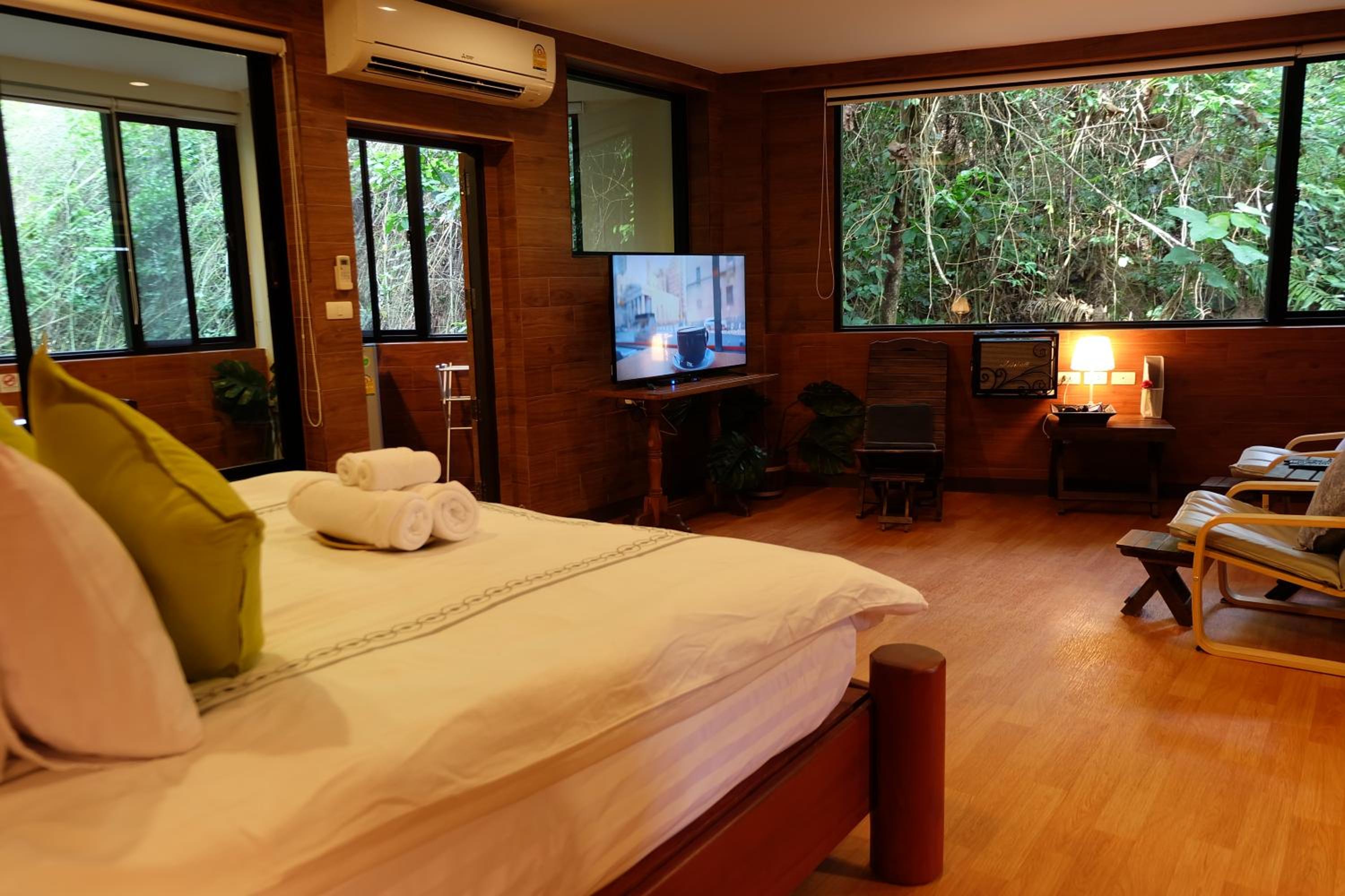Deluxe Junior Suite - Photo 5