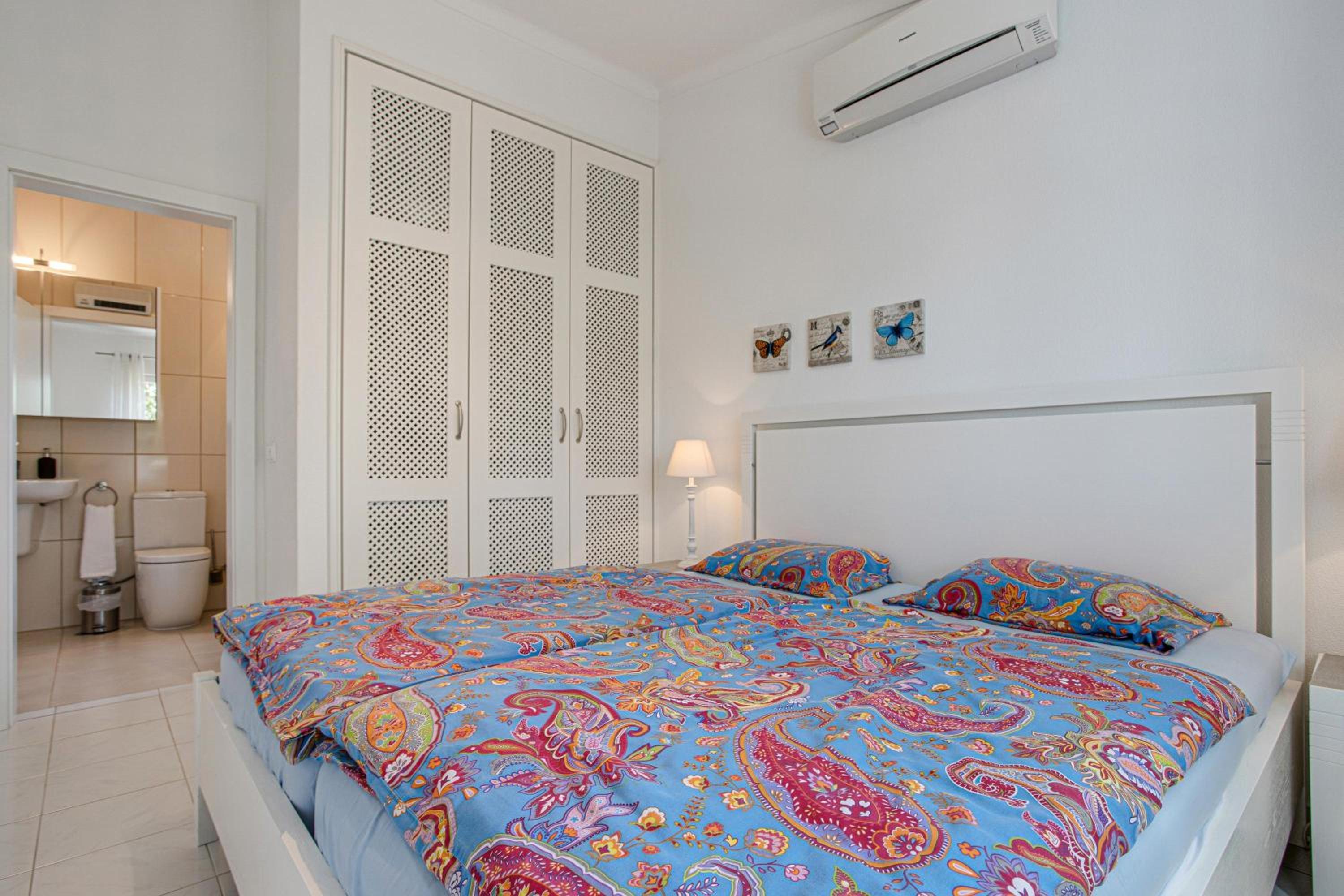 Villa with Garden View - Photo 9