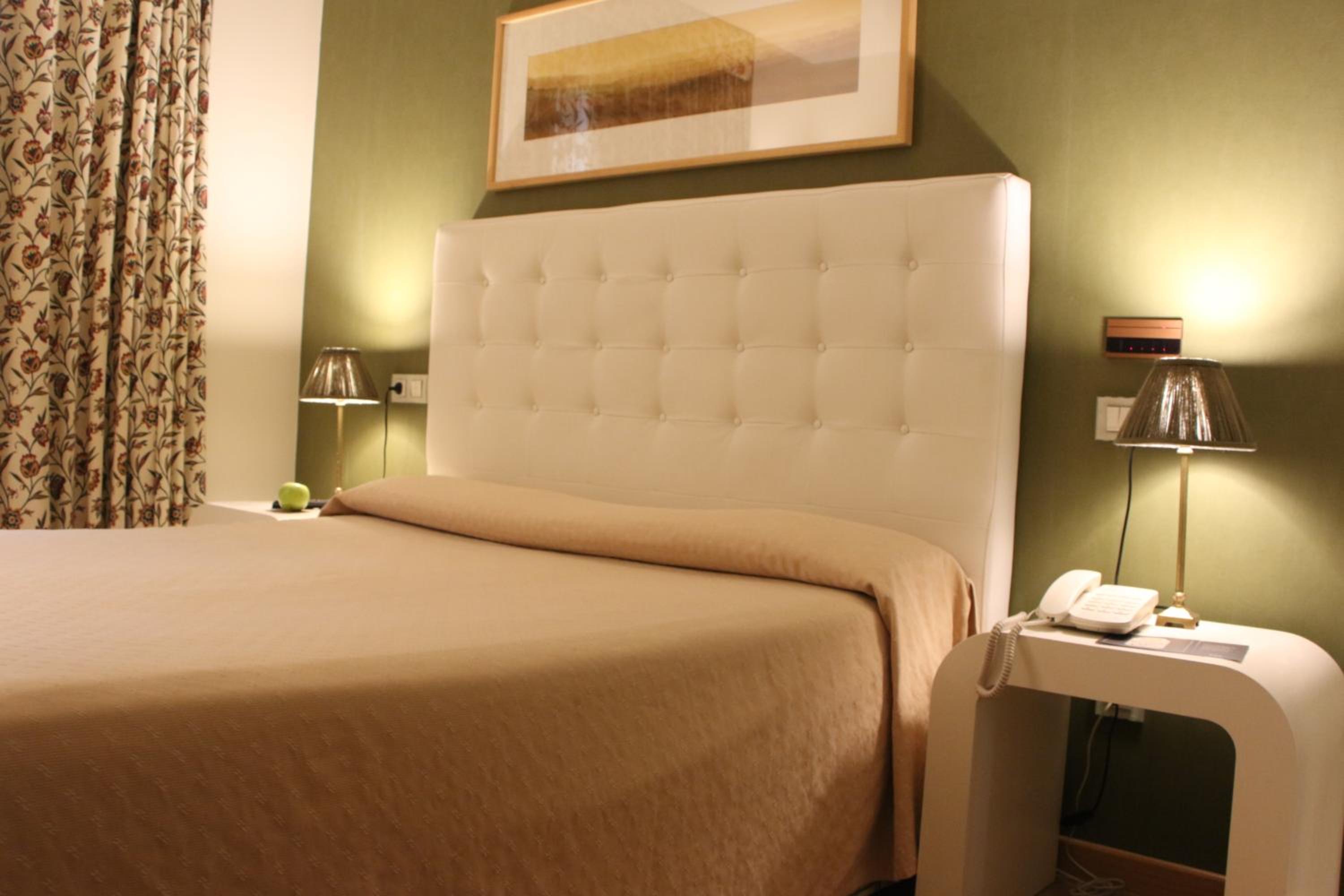 Double Room - Photo 6