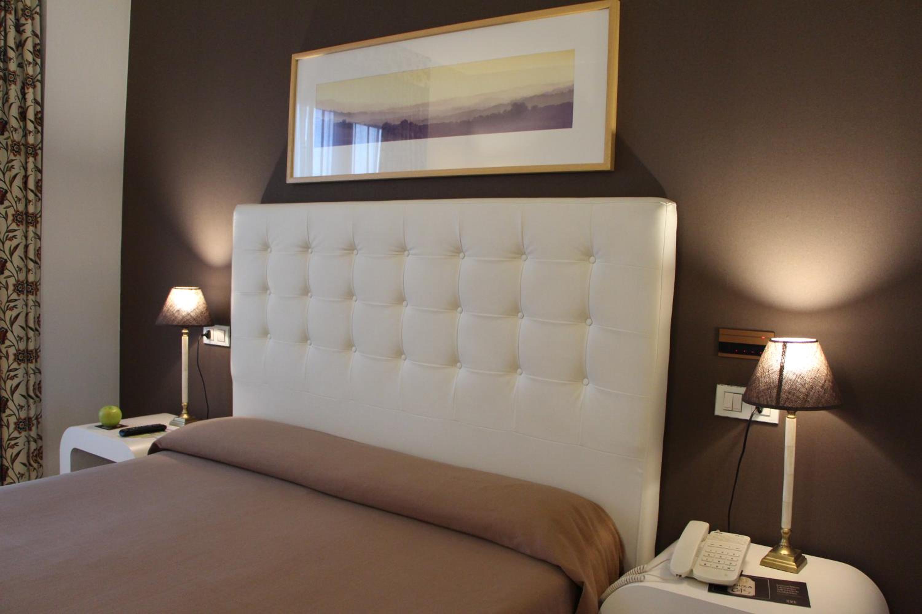 Double Room - Photo 5